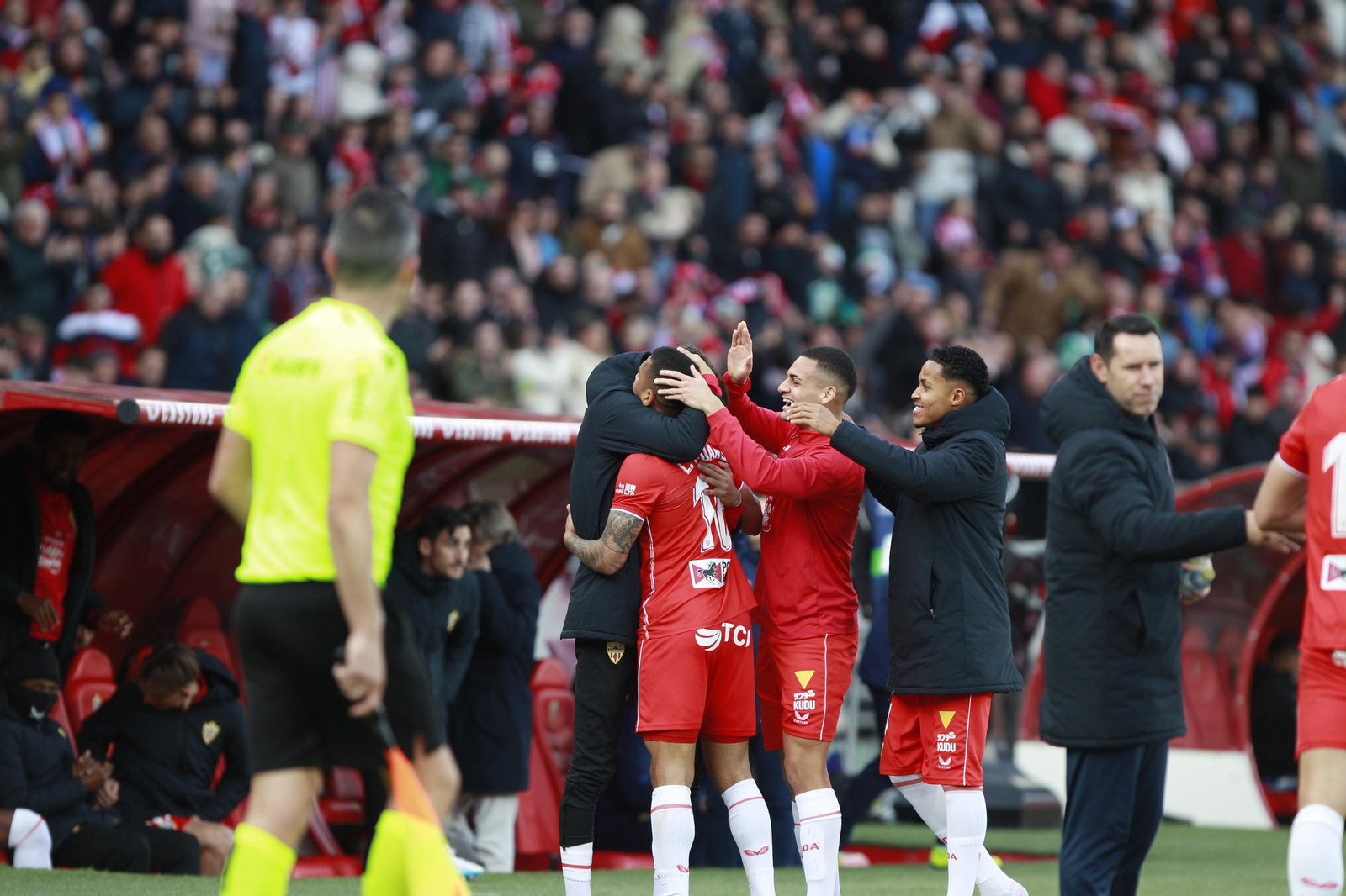 Imágenes del partido de fútbol U.D. Almería-Real Betis Balompié