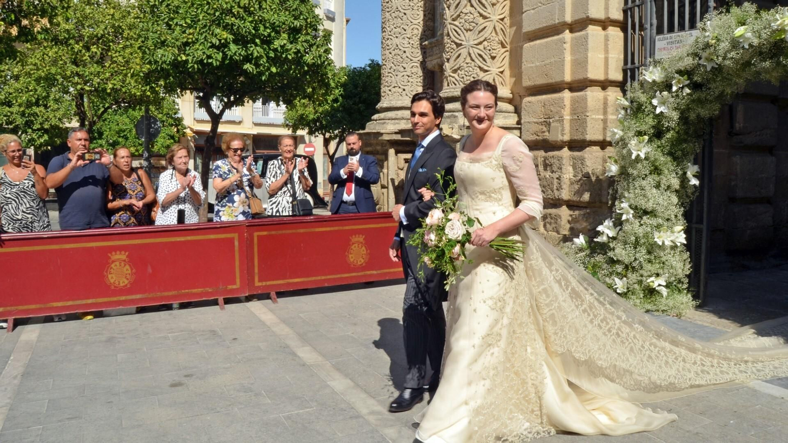 Los novios a su salida del templo jerezano
