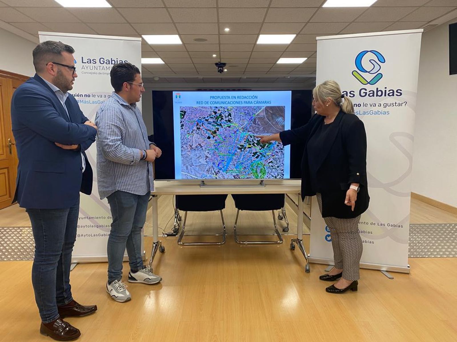 Meri Sádaba presentando el proyecto en realización para el municipio