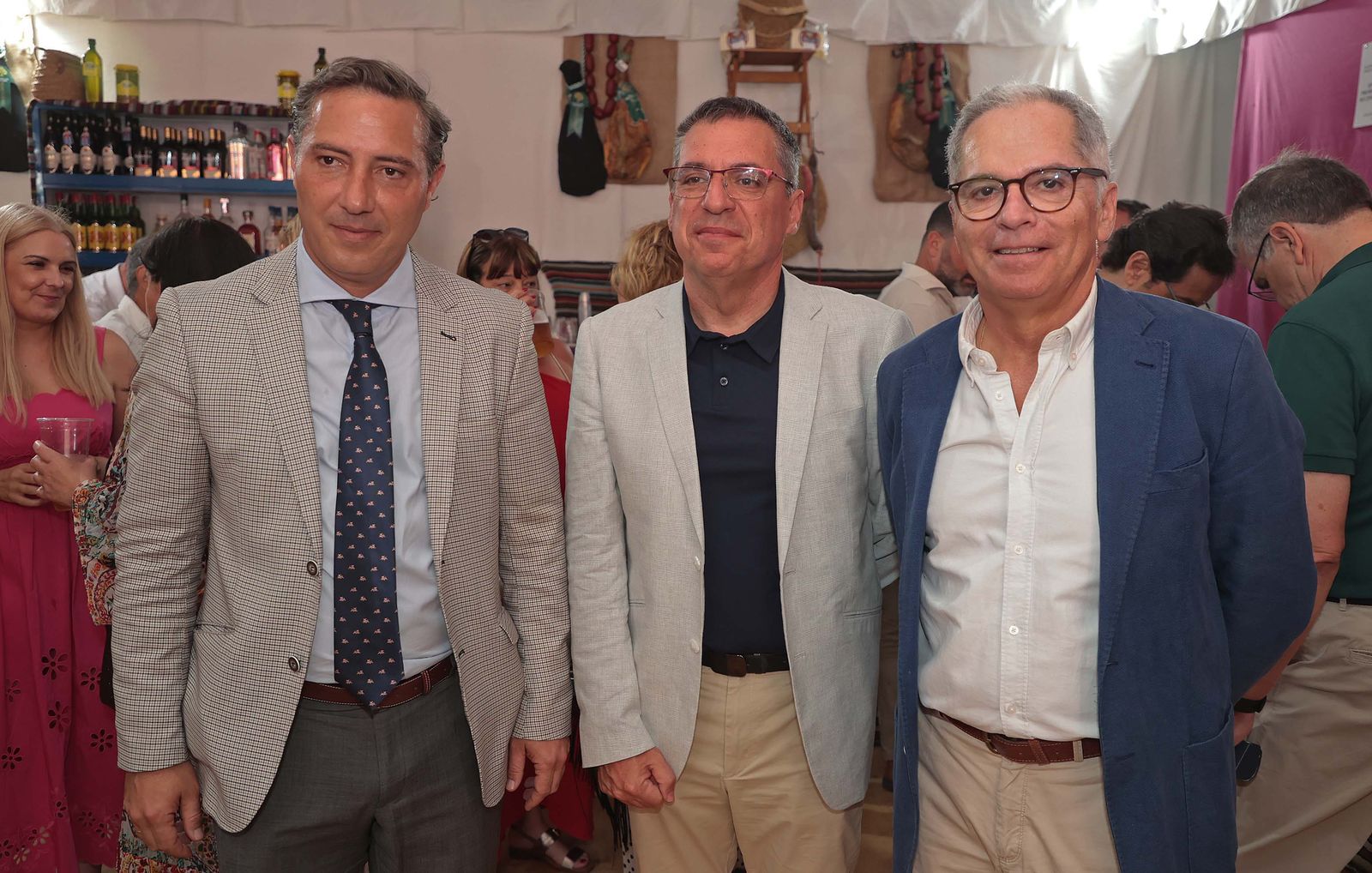 Imágenes de la copa de autoridades y medios de comunicación en la caseta municipal de la Feria Real de Algeciras 2024