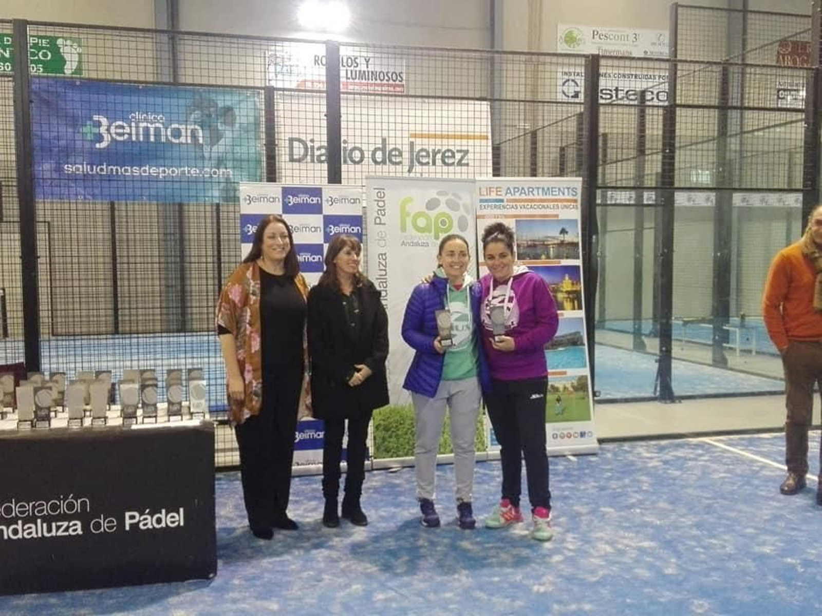 Entrega de trofeos del I Circuito Andaluz de Veteranos de Pádel 'Clínica Beiman' en Pádel Extreme