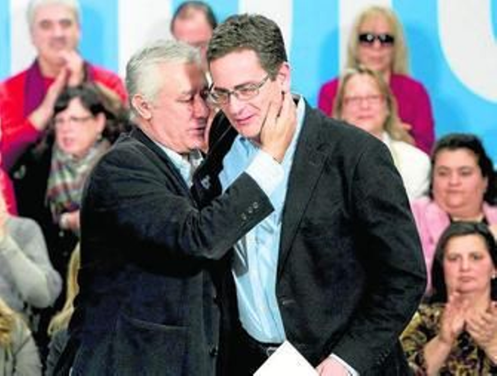 Los presidentes del PP andaluz, Javier Arenas, y del País Vasco, Antonio Basagoiti, ayer.