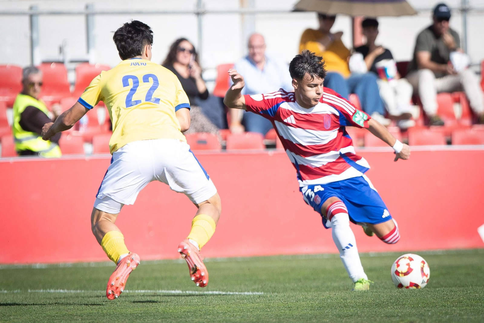 Las mejores imágenes del Recreativo Granada - Cádiz CF Mirandilla