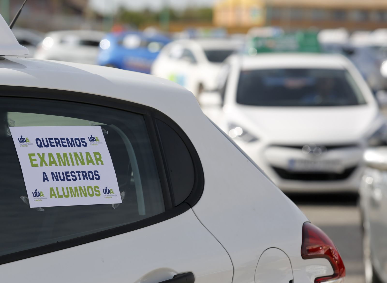 El vehículo de una autoescuela.