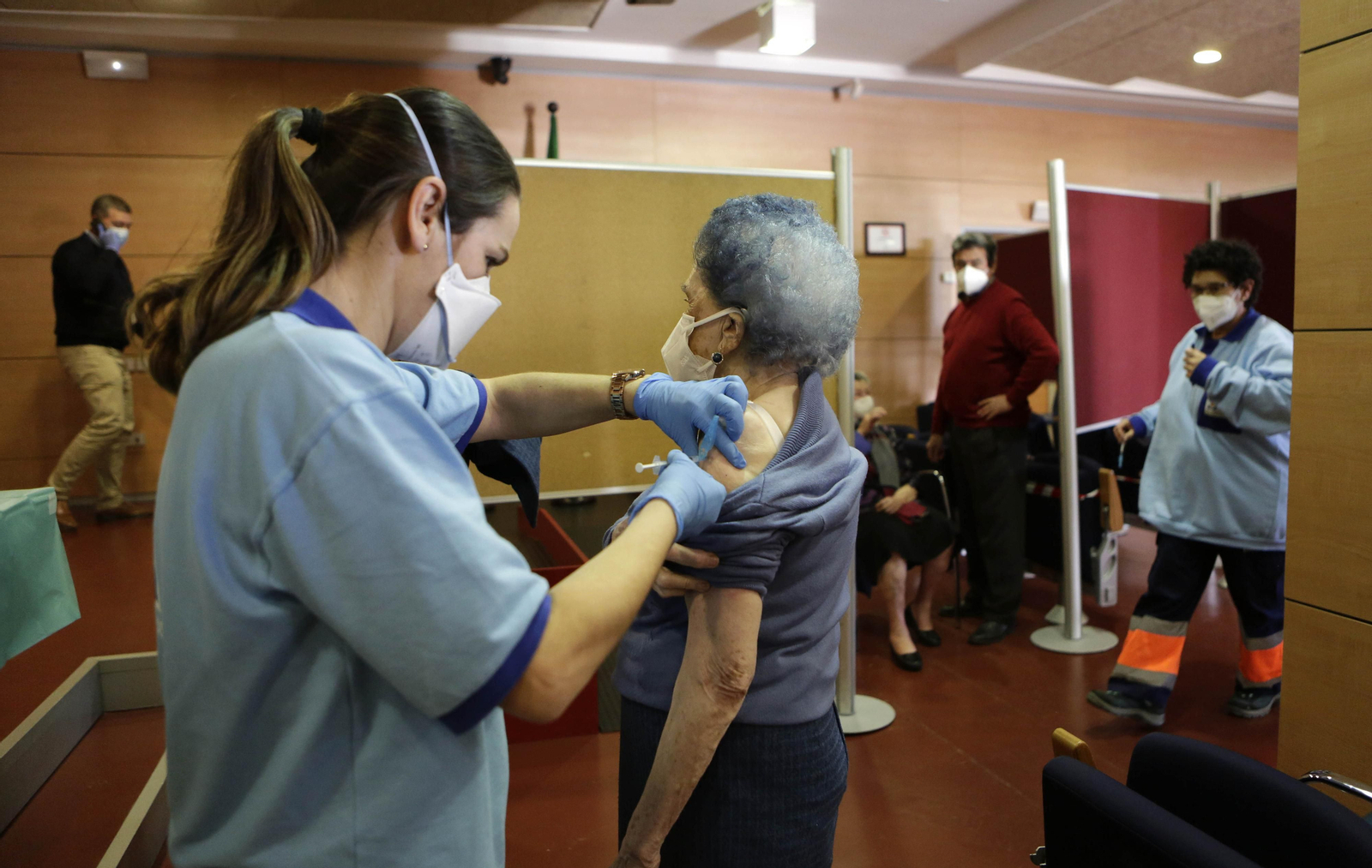 Vacunación a los mayores de 80 años.