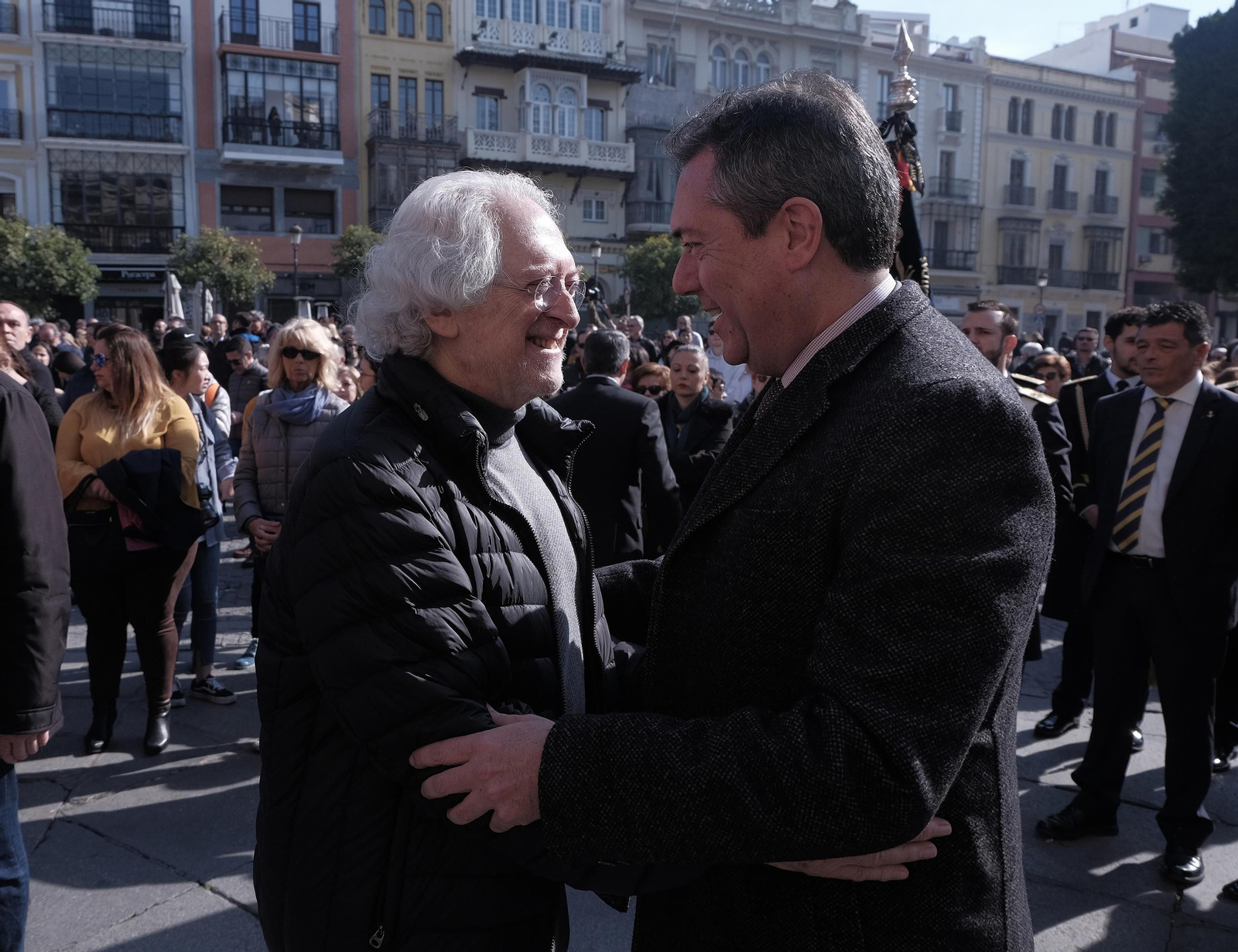 Multitudinario adiós a Salvador Távora en Sevilla