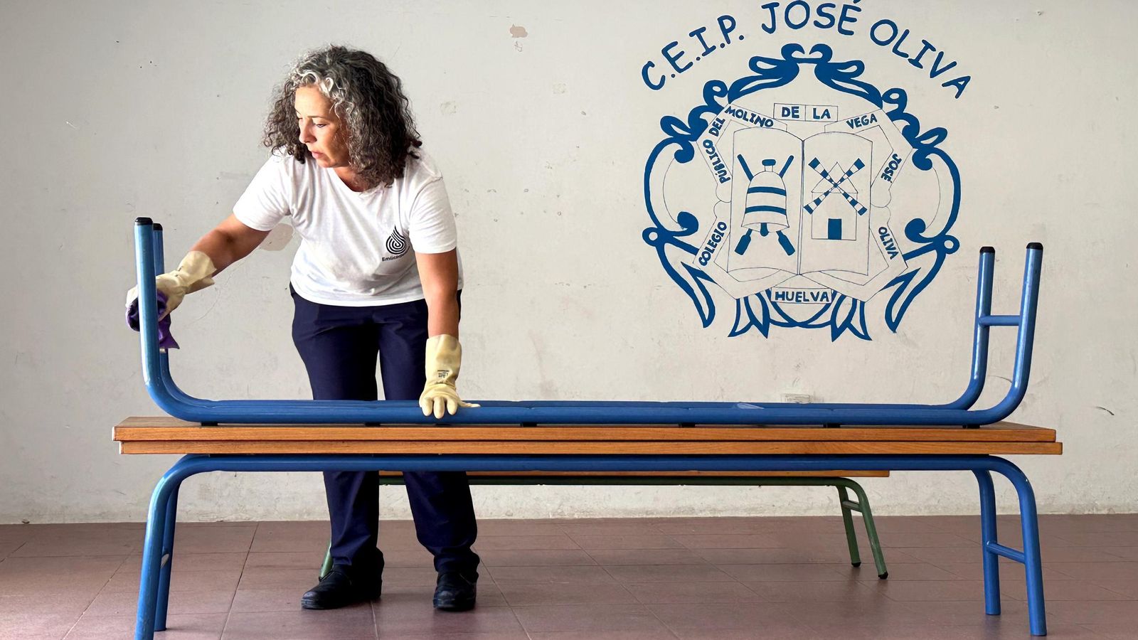 Limpieza en el Colegio José Oliva.