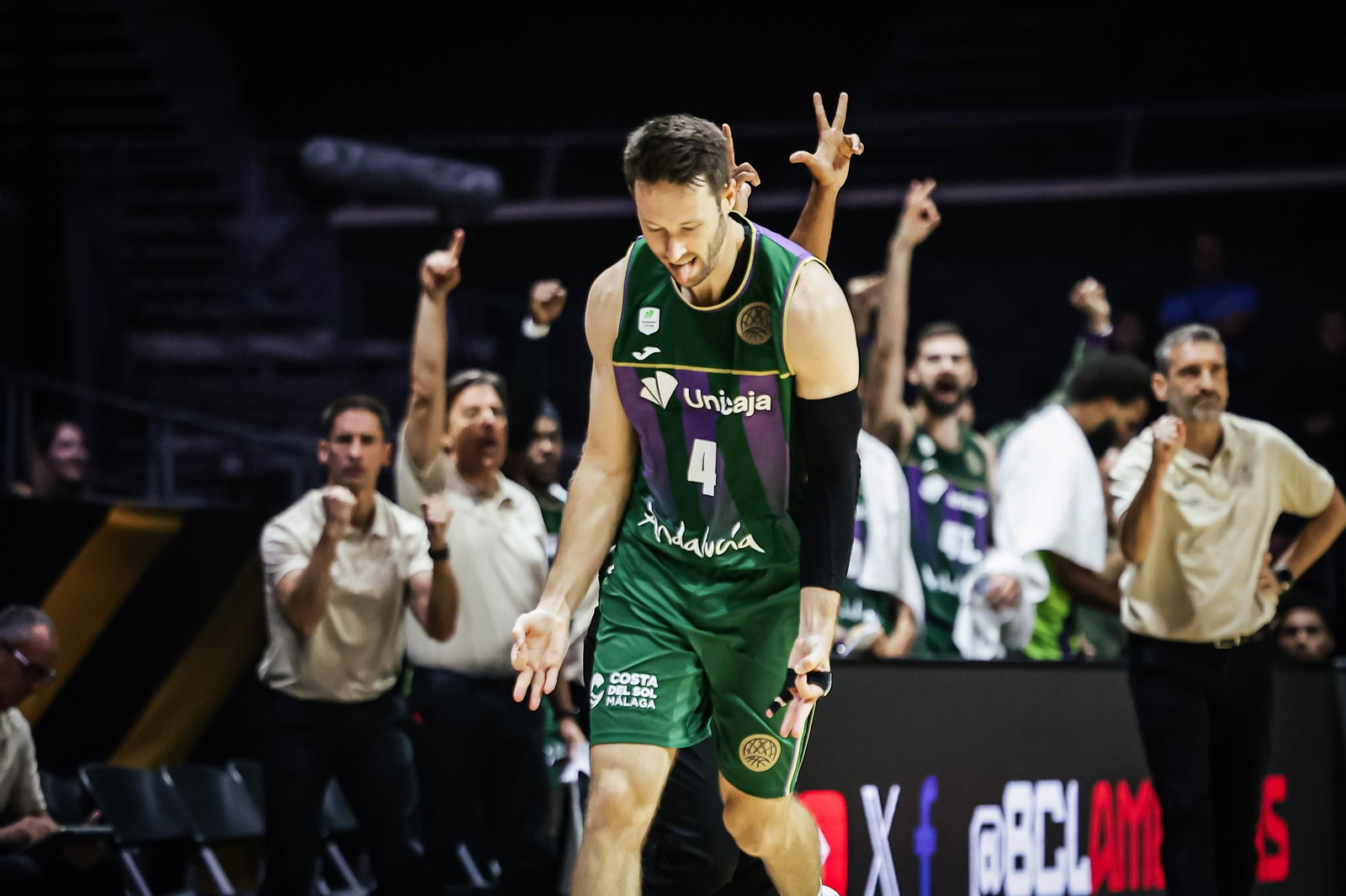Kalinoski celebra.