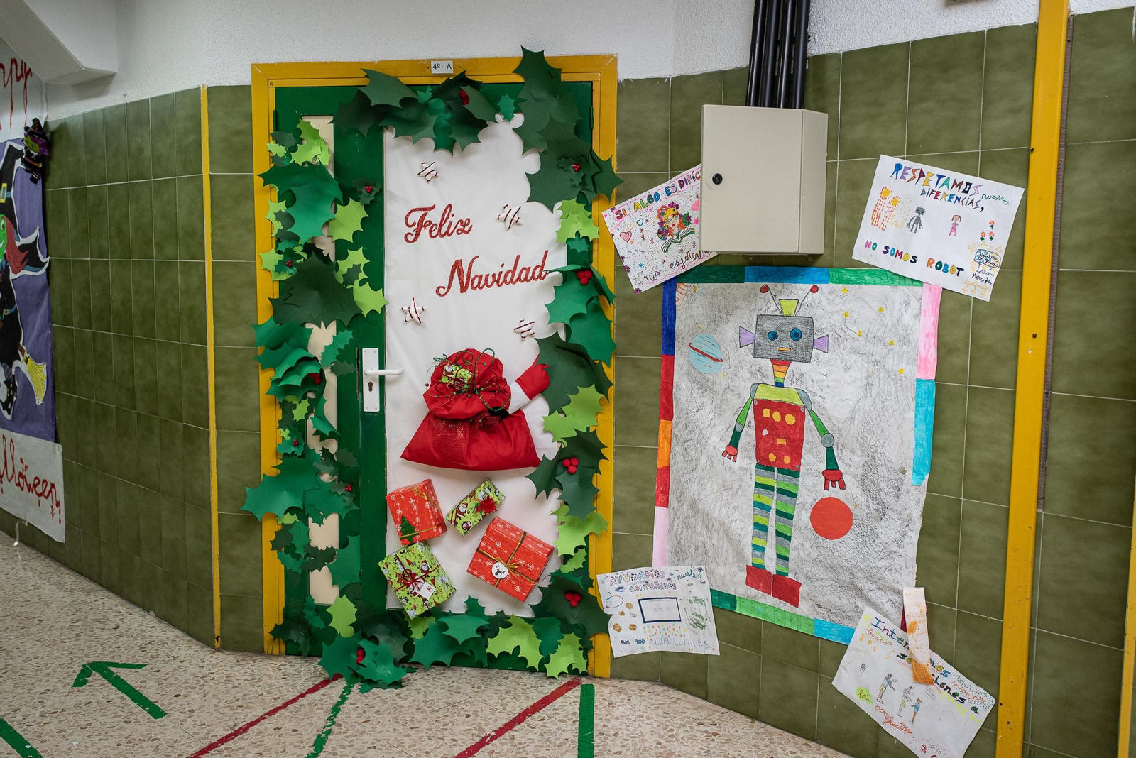Imágenes de la decoración navideña del Colegio Tartessos