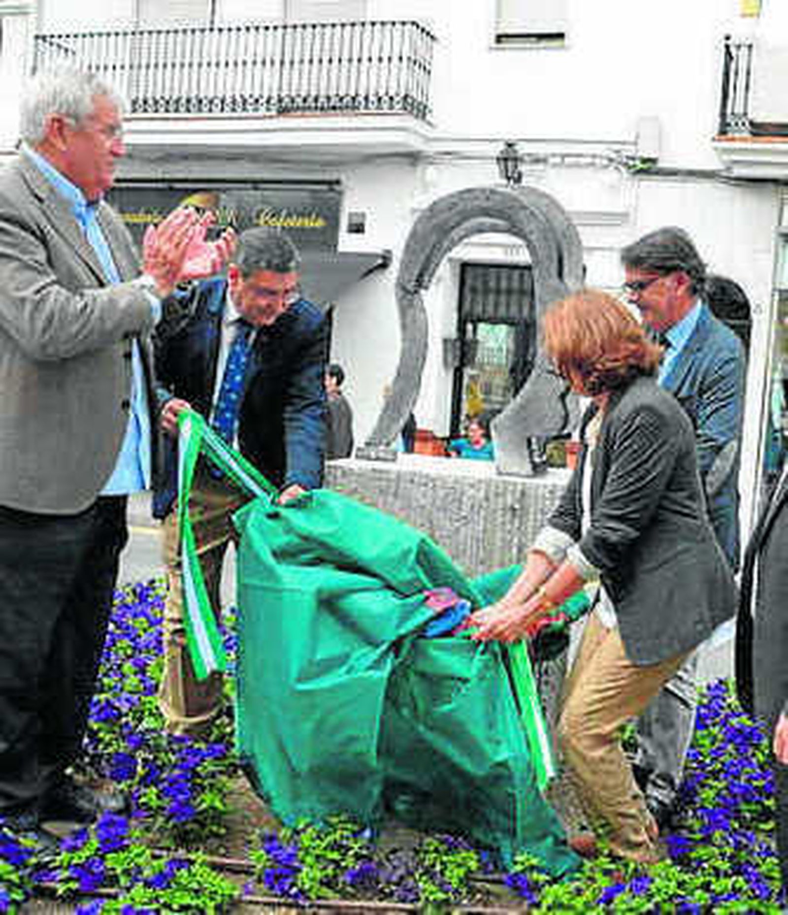Inauguración de la escultura.