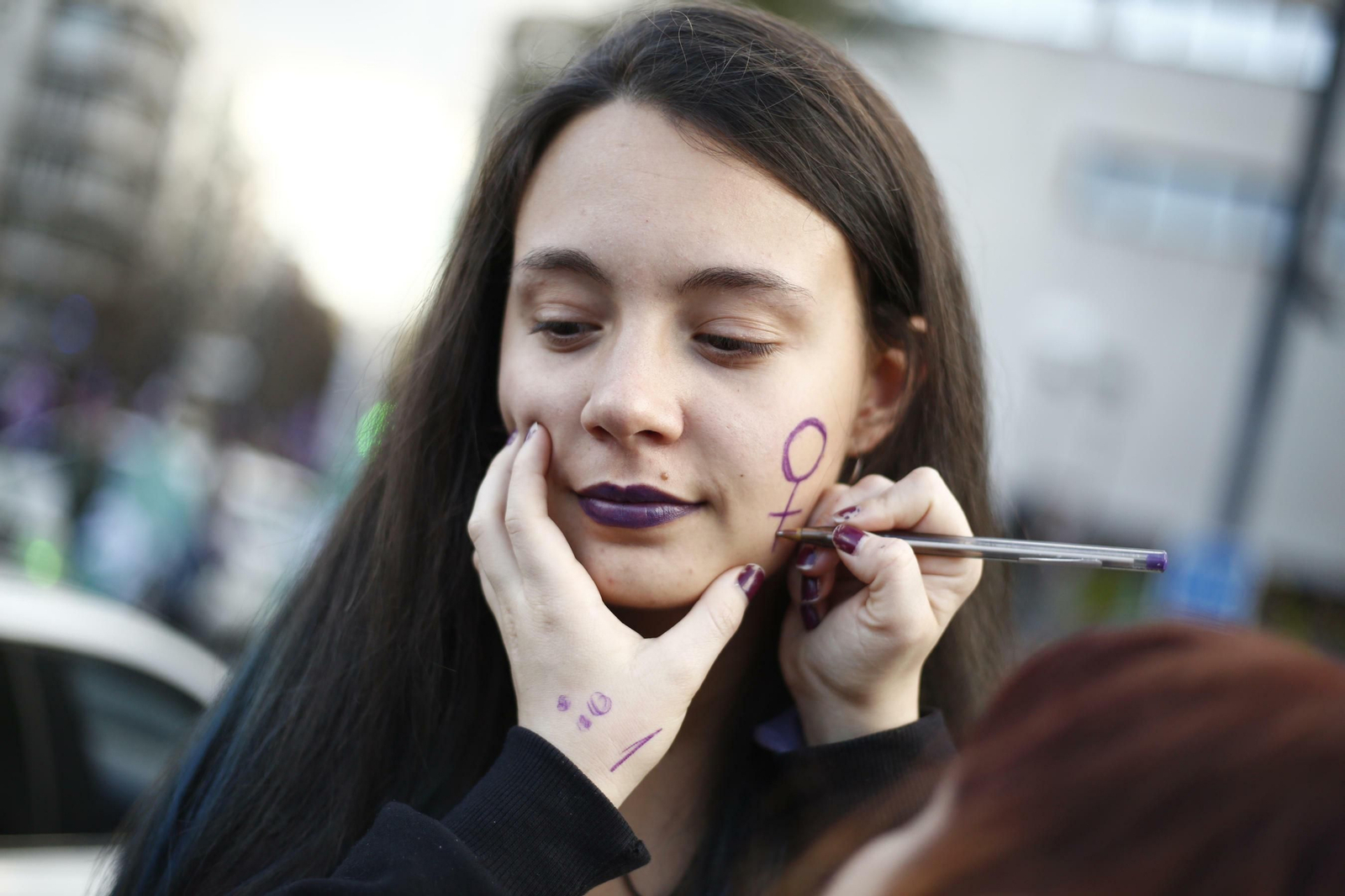 Granada se tiñe de morado con la ola feminista