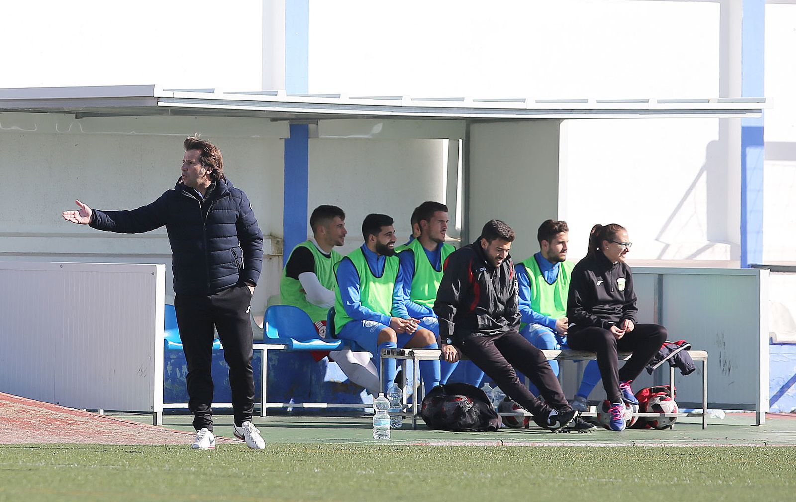 Jesús Mendoza, entrenador del Guadalcacín, ayer en la banda del Fernández Marchán.