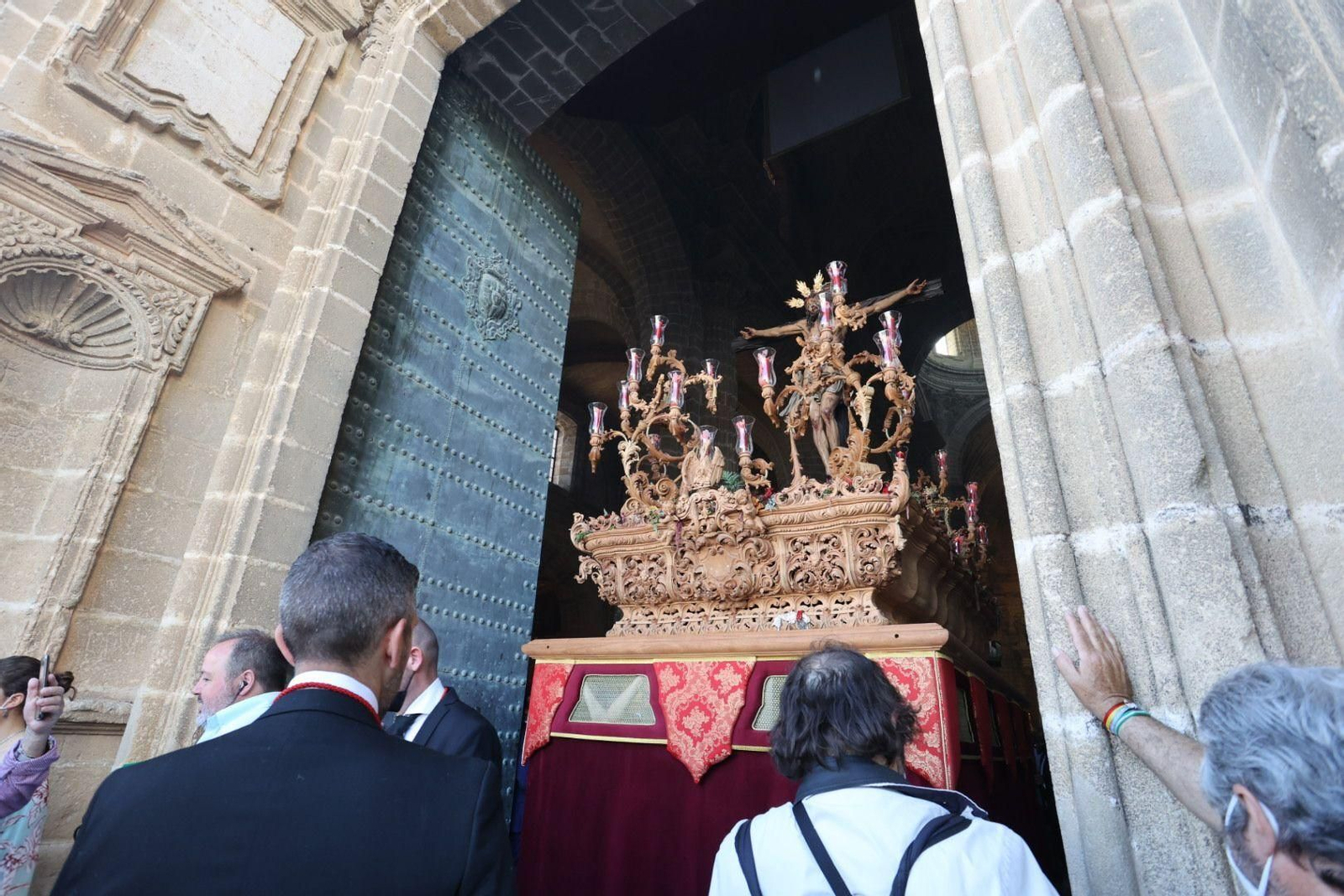 Las imágenes de regreso de las hermandades de la Sed, Candelaria, Paz y Clemencia a sus templos