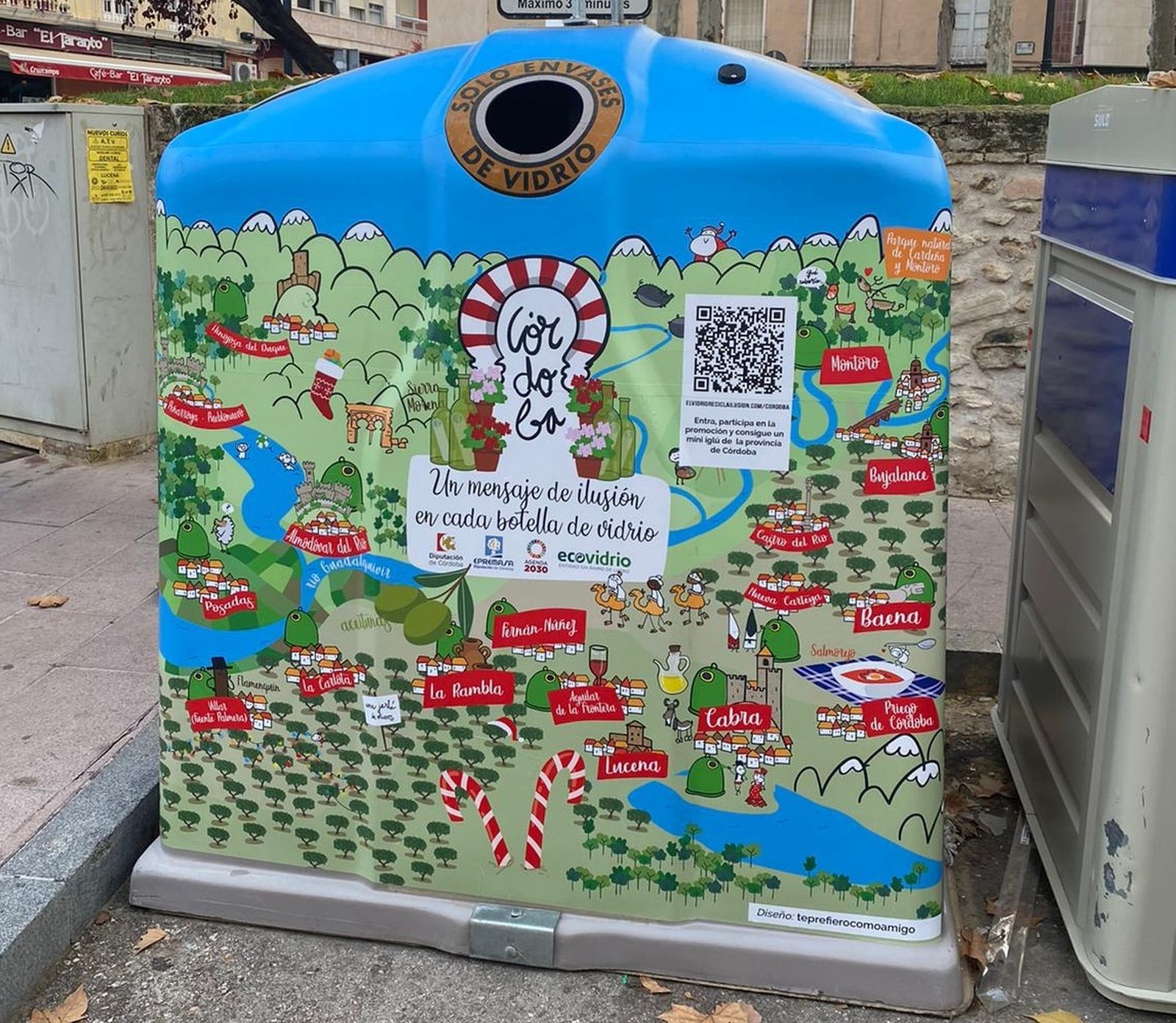 Contenedor de vidrio ubicado en Lucena.