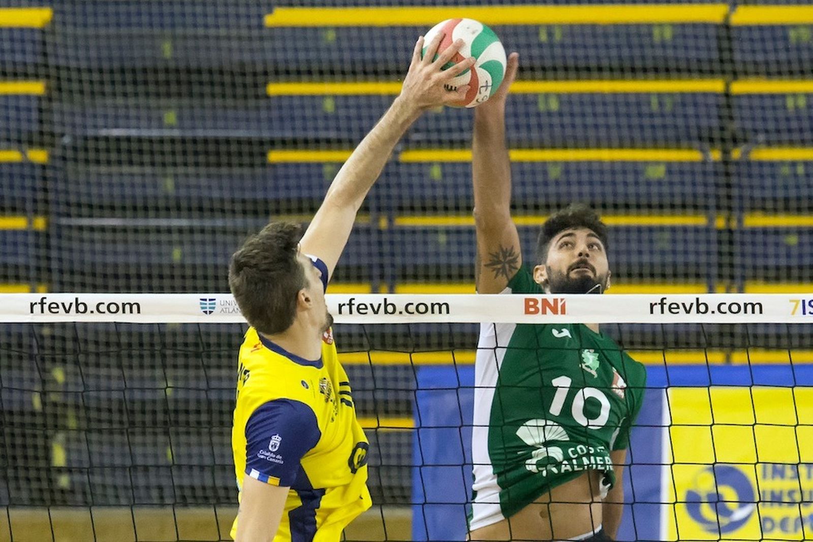 Unicaja Costa de Almería perdió por 3-0 en la primera vuelta en tierras canarias