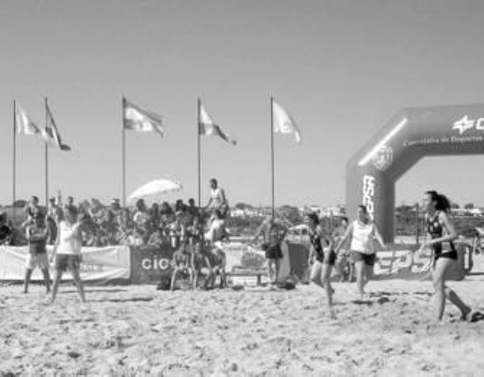 Dos imágenes diferentes del torneo celebrado en Las Dunas.