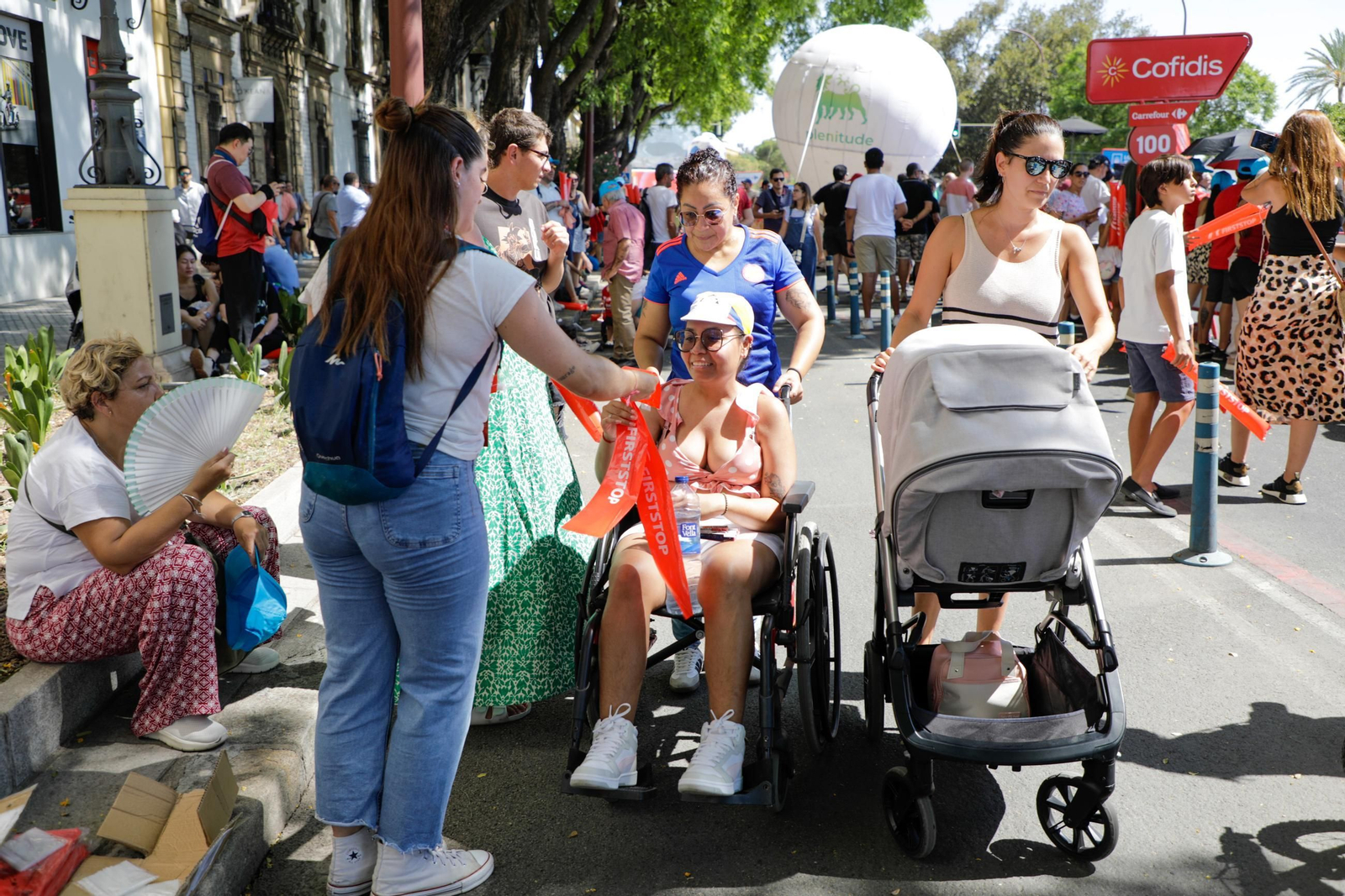 Ambiente del final de la 5ª etapa de la Vuelta ciclista a España, a su llegada a Sevilla