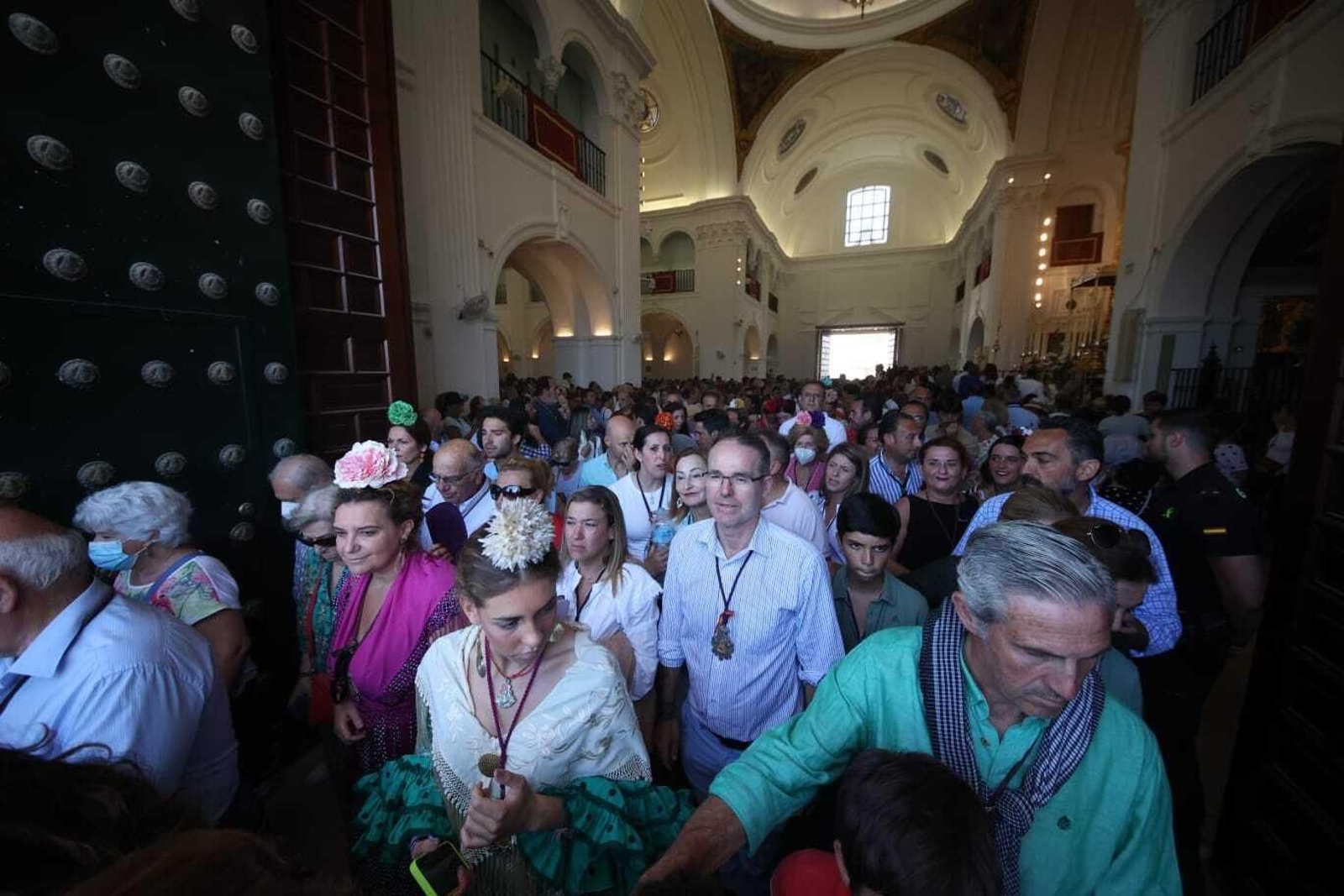 El Simpecado de Jerez a los pies de la Virgen del Rocío