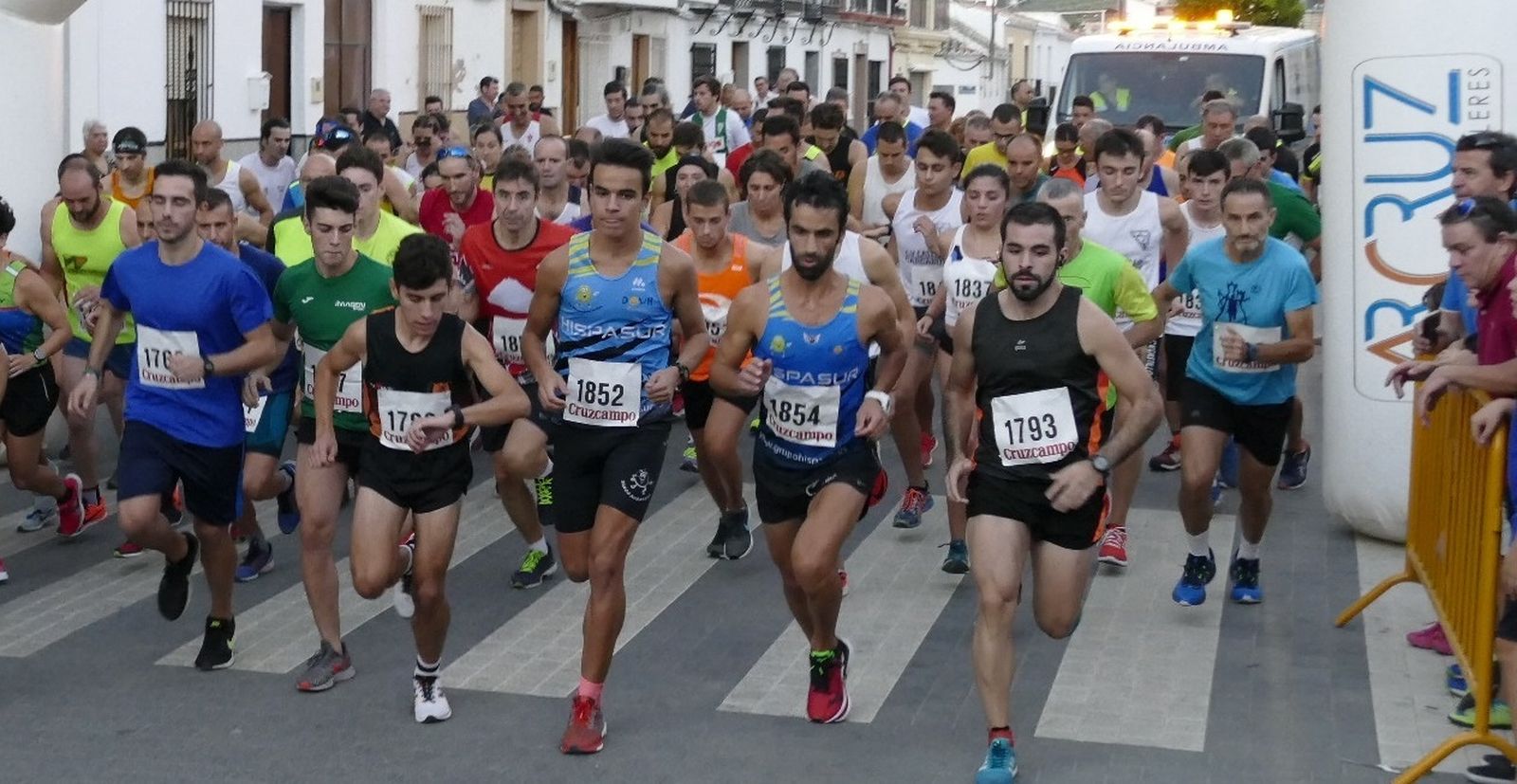 Varias atletas durante la salida de una edición anterior.