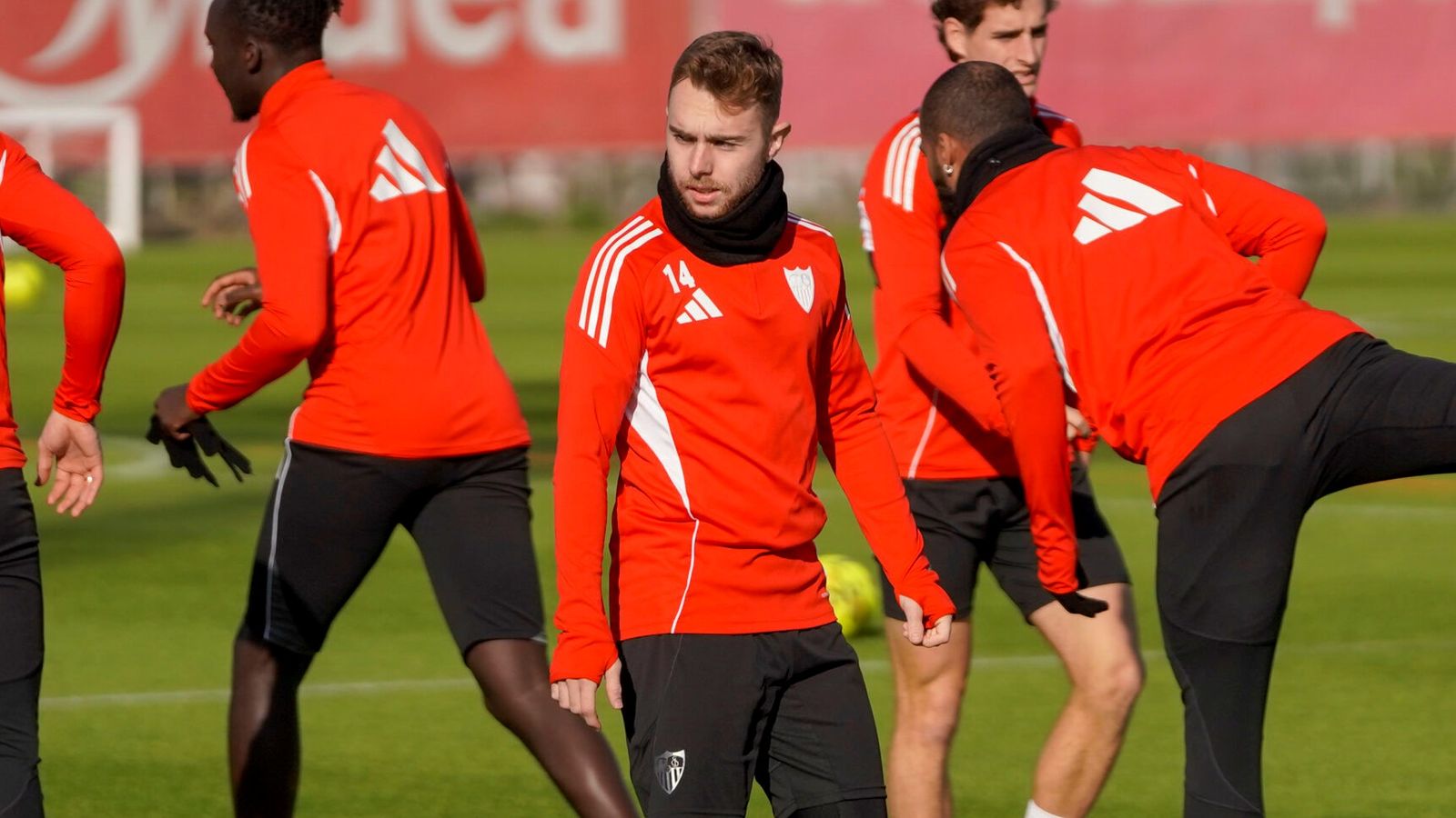 Peque, en un entrenamiento reciente del Sevilla.