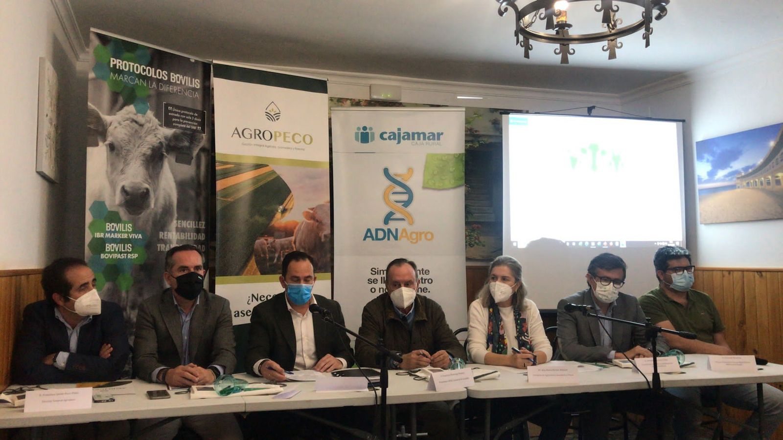 Imagen de los ponentes de la jornada de Cajamar y Agropeco.