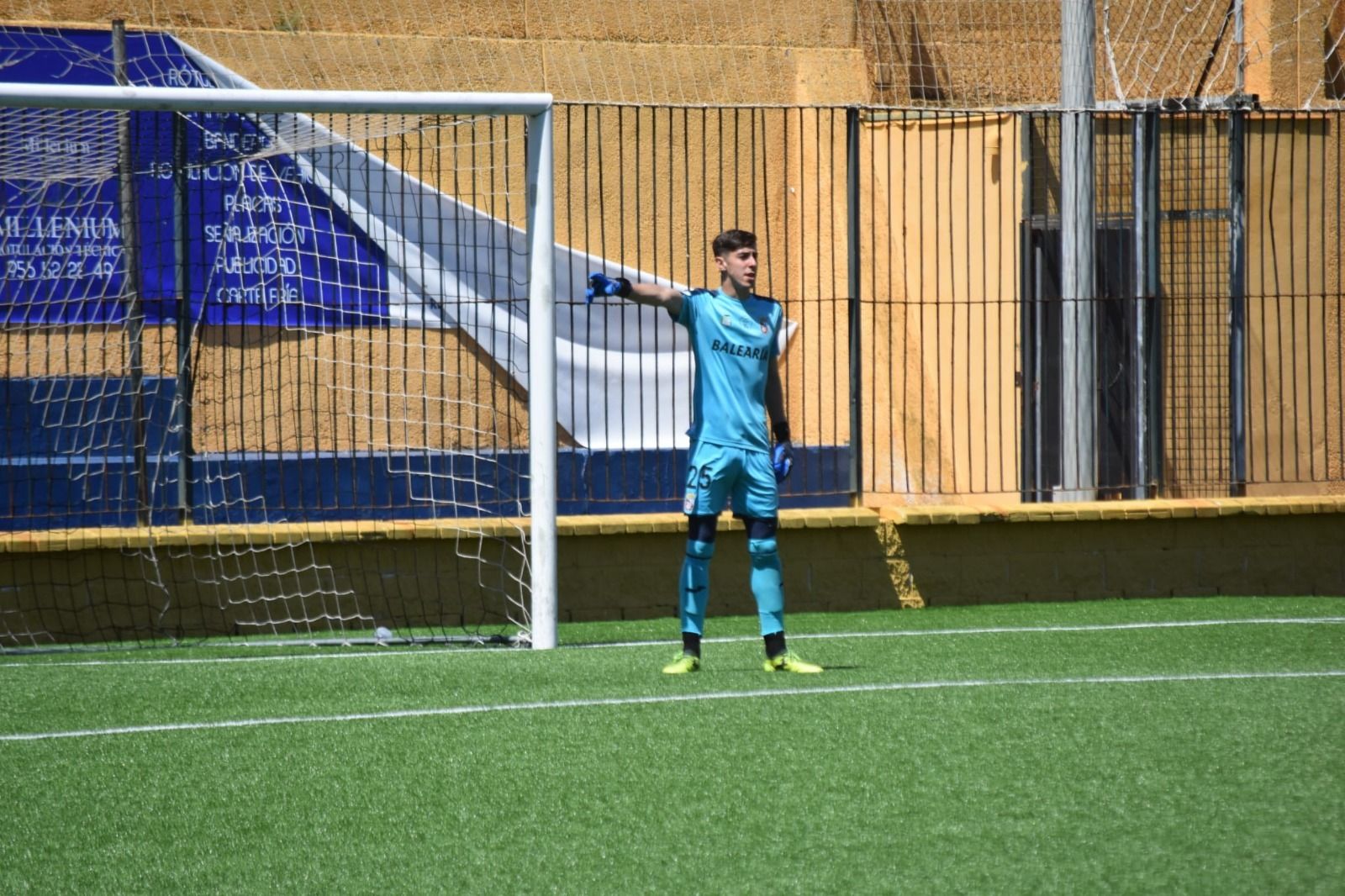 Rodin fue titular con el Ceuta en Lucena, pero acabó el partido con problemas en el bícepes femoral.