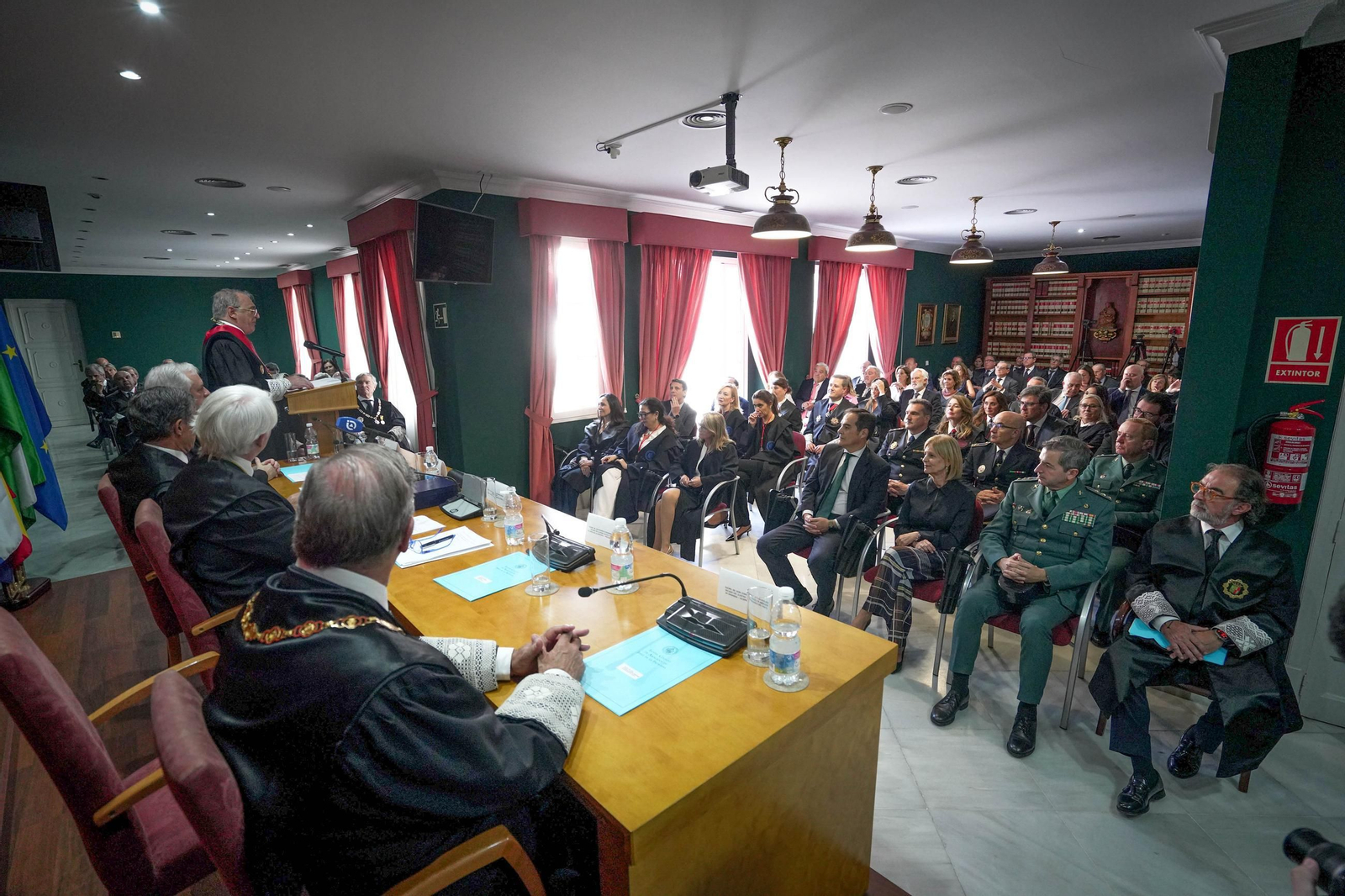 El reconocimiento al decano de los abogados de Jerez, Federico Fernández, en imágenes