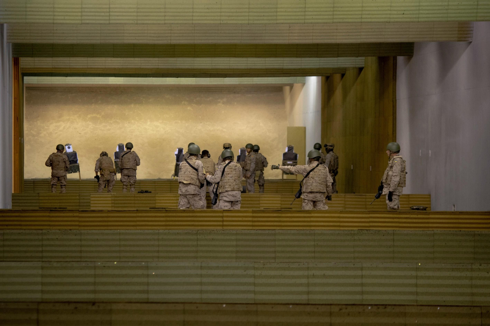 Así se instruyen los soldados ucranianos con la Infantería de Marina en Cádiz, en imágenes