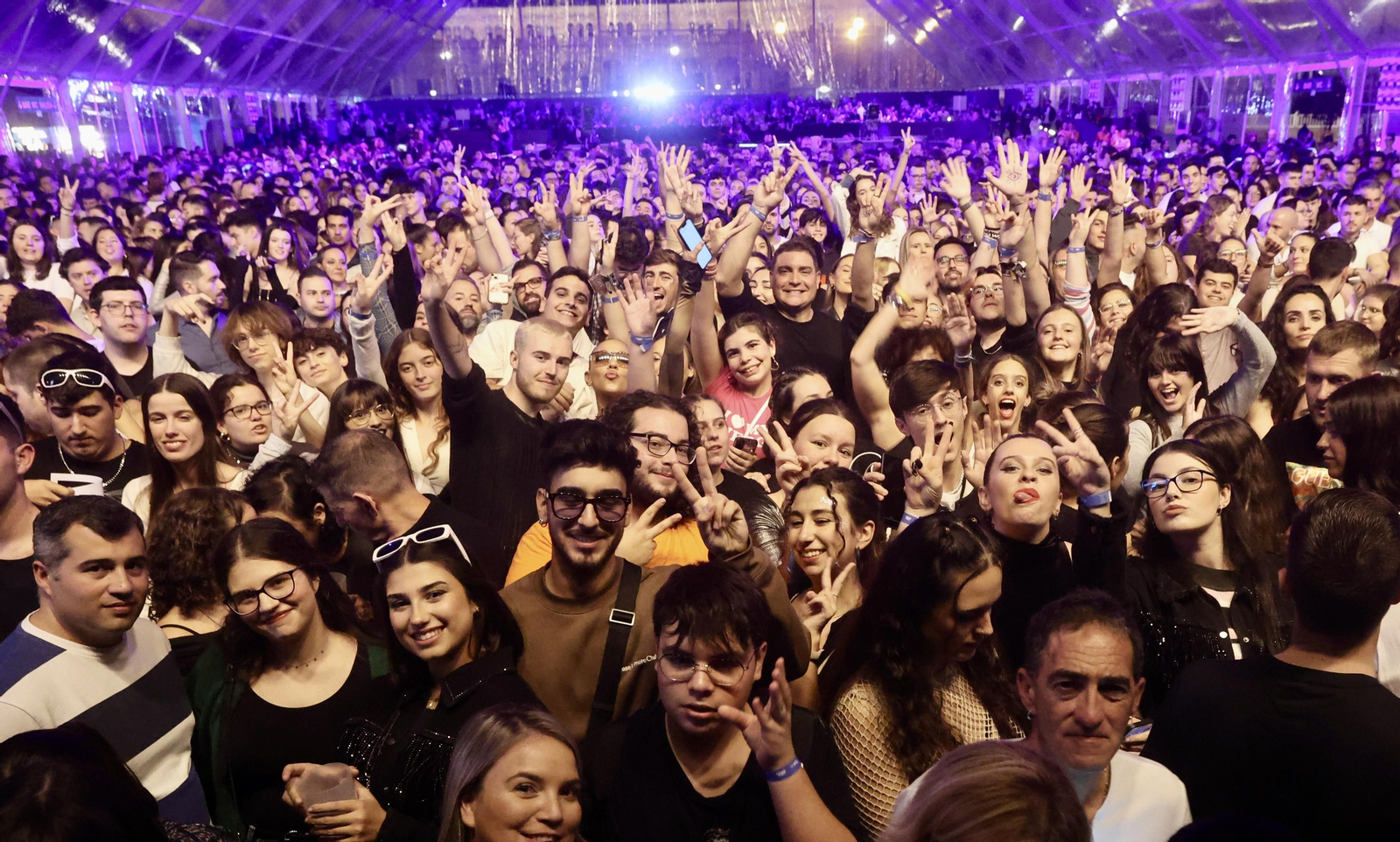 Búscate en el concierto de Lola Indigo