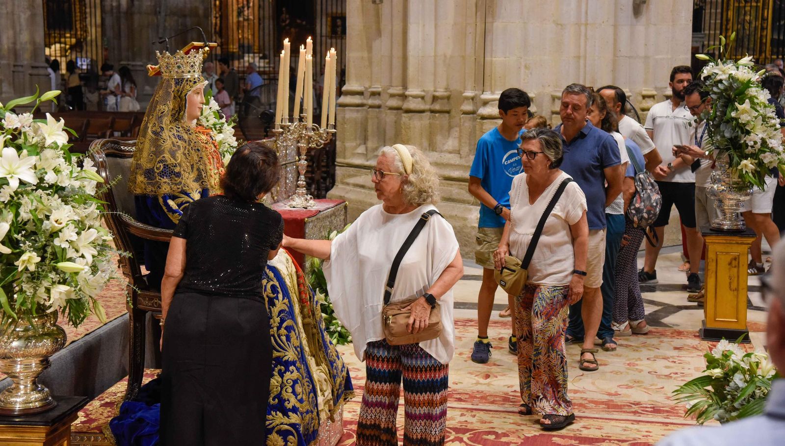 Besamanos de la Virgen de los Reyes