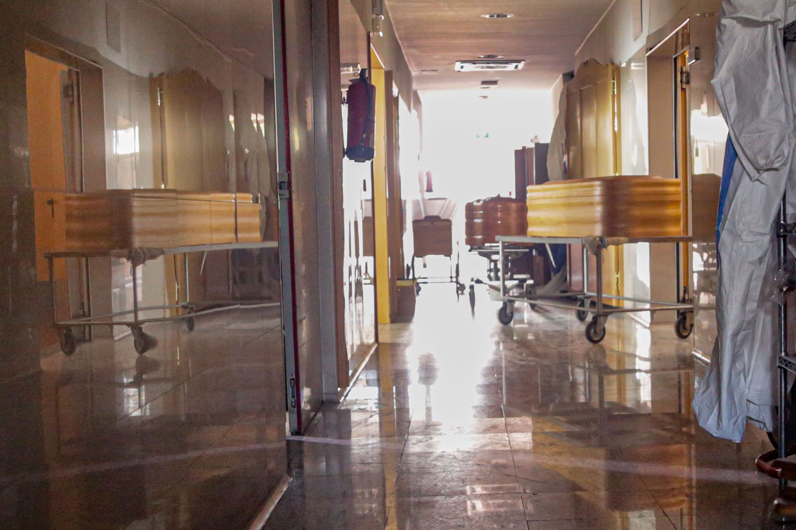 Féretros en un tanatorio de Madrid.