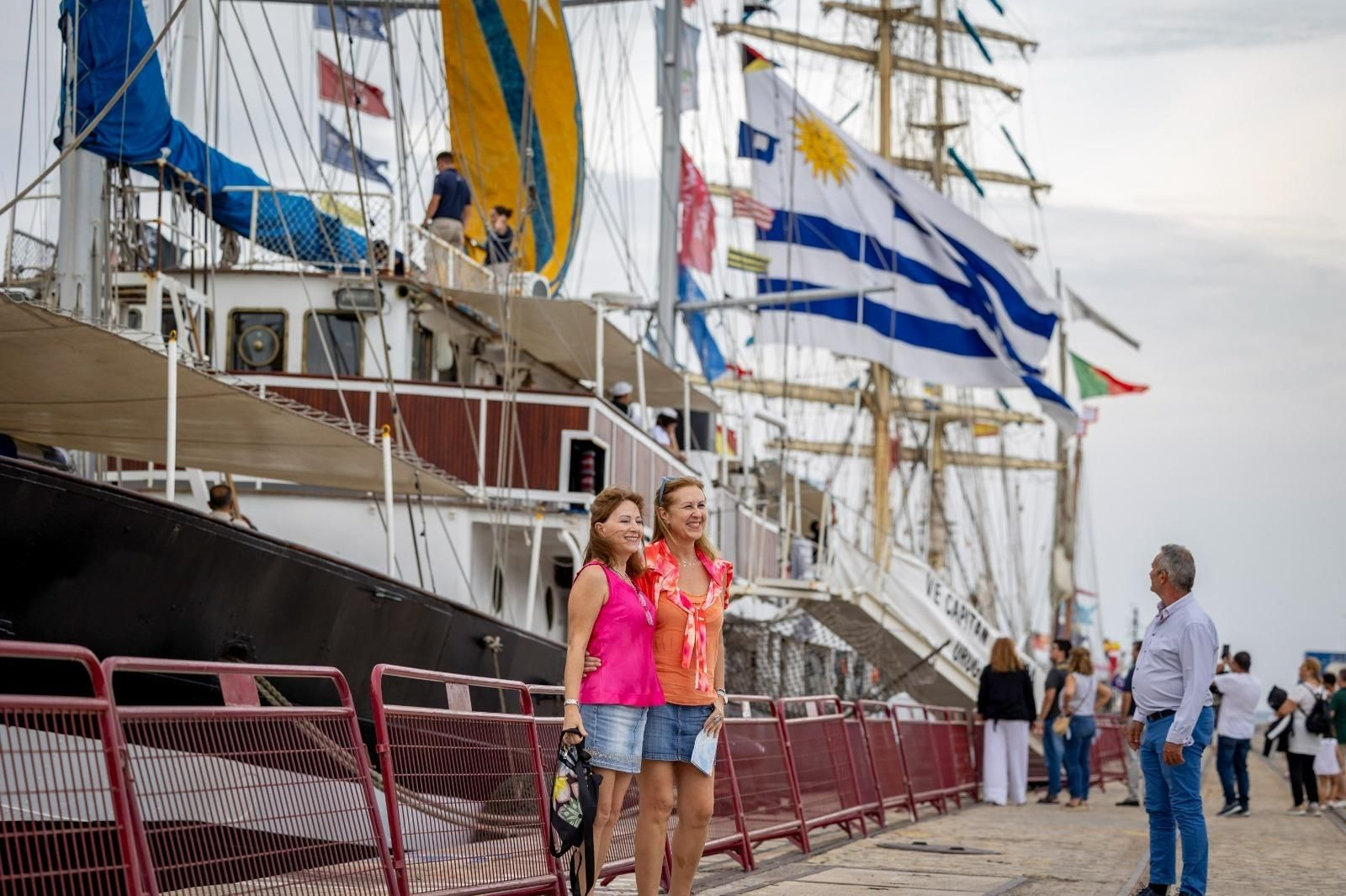 Las imágenes de la llegada del 'Capitán Miranda' a la Gran Regata 2023 de Cádiz