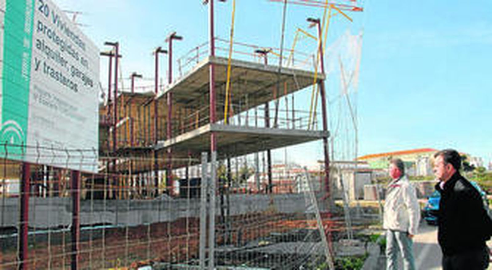 El alcalde, Juan Bermúdez, ha visitado la obra que se ha reiniciado por la empresa Rosam en Cañada Honda.