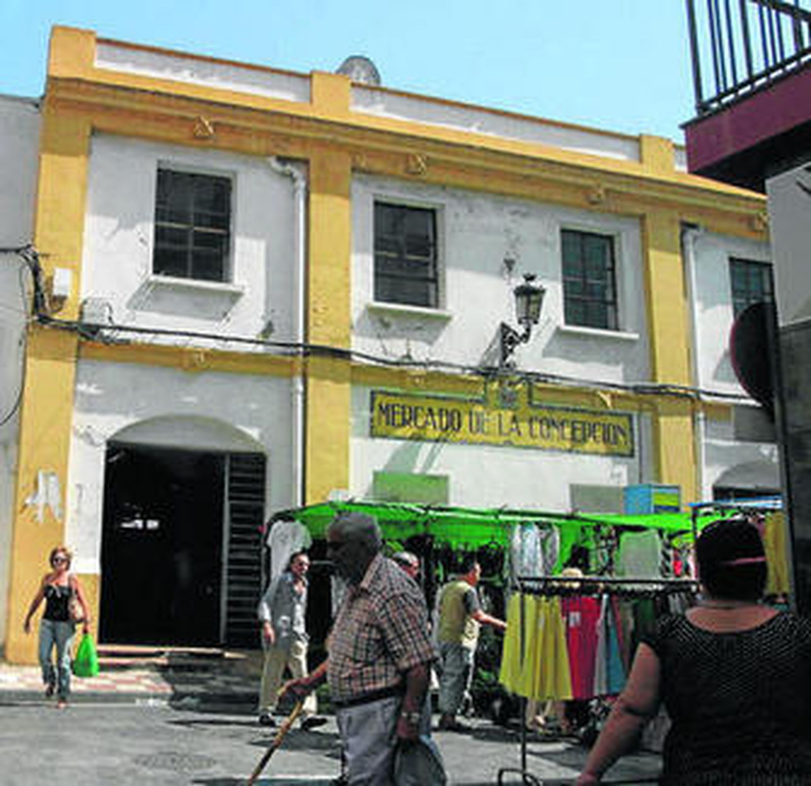 Imagen de la fachada del mercado de abastos.