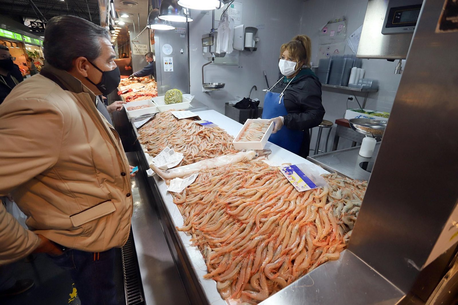 Las gambas son uno de los productos estrella en las mesas navideñas onubenses.
