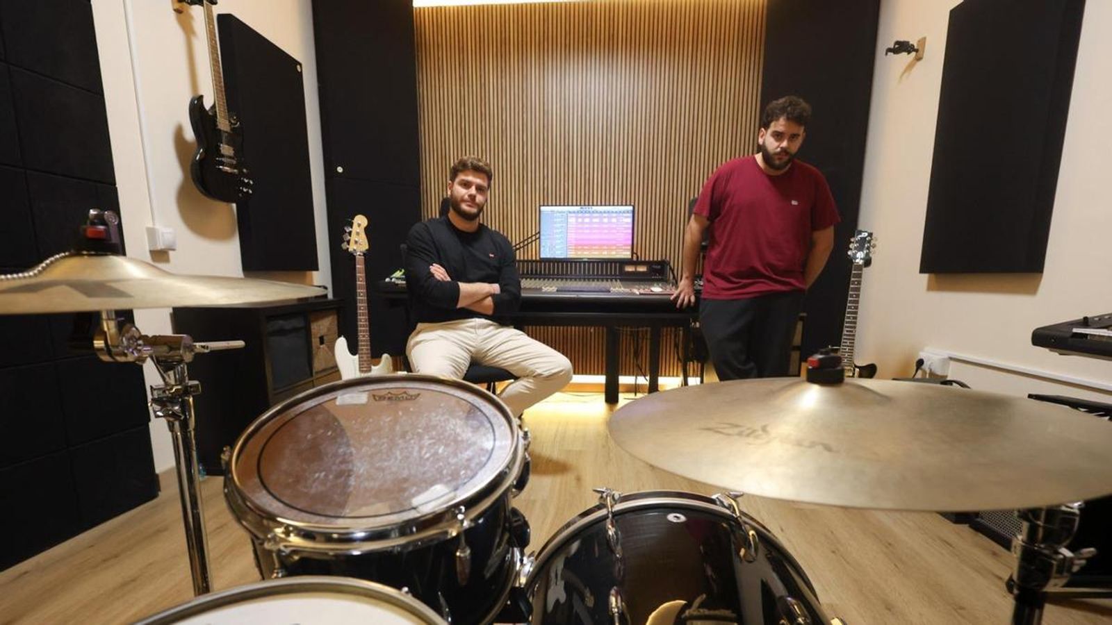 Jose y Miguel Muñoz en su estudio de tab.academia