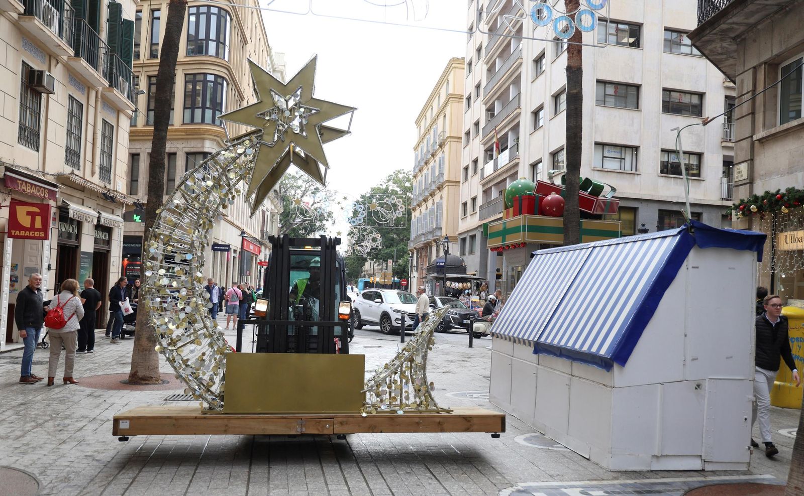 Los preparativos para la Navidad en el centro de Málaga, en fotos