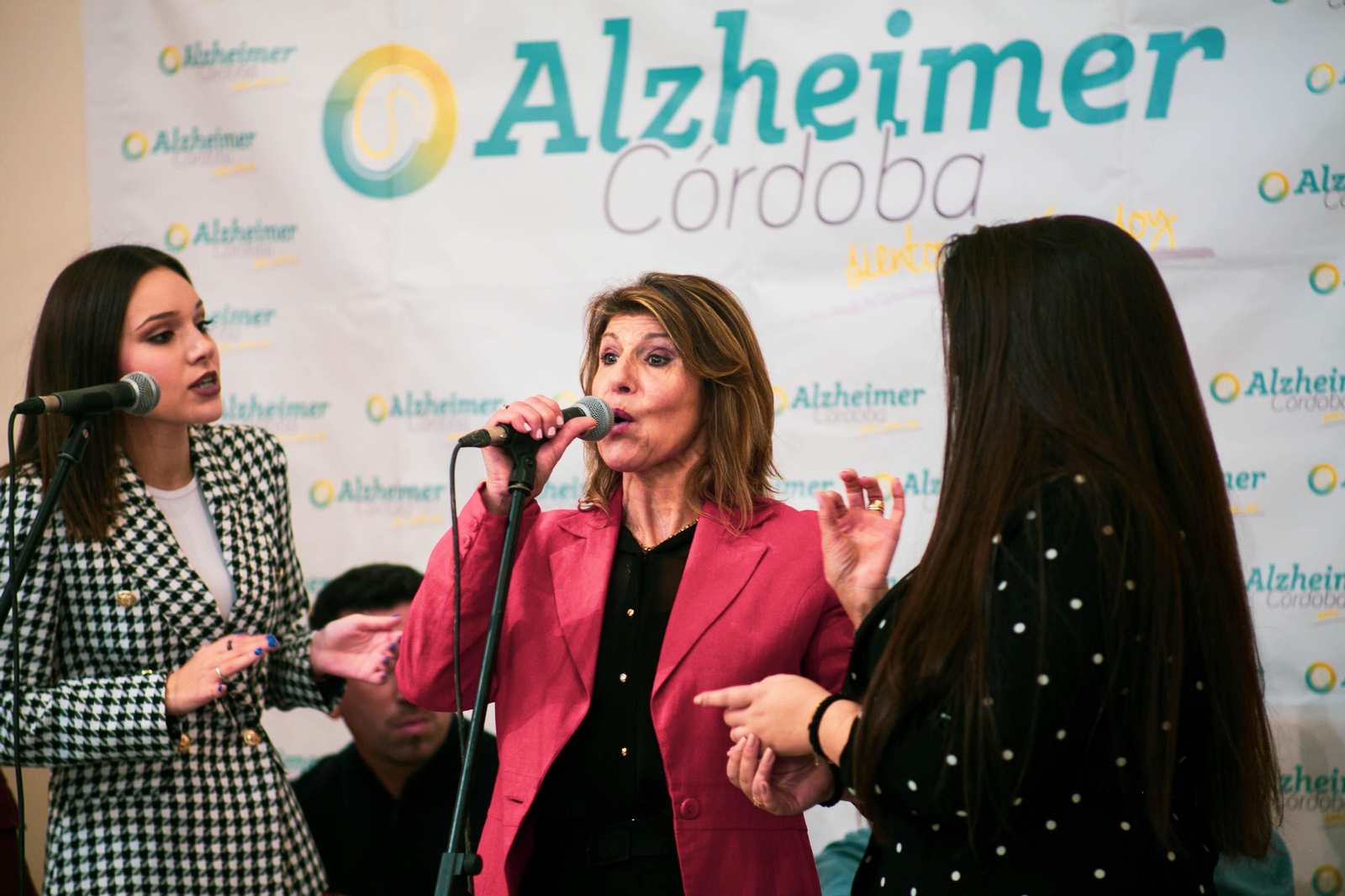 Las mejores imágenes del mercadillo solidario de la Asociación San Rafael Alzheimer de Córdoba Las mejores imágenes del mercadillo solidario de la Asociación San Rafael Alzheimer de Córdoba
