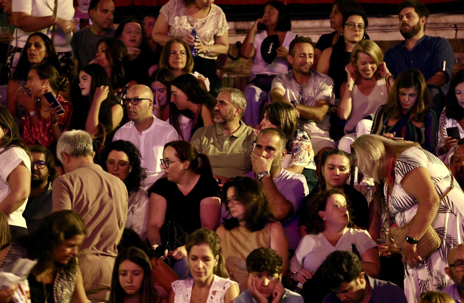 Búscate en el concierto de Hombres G