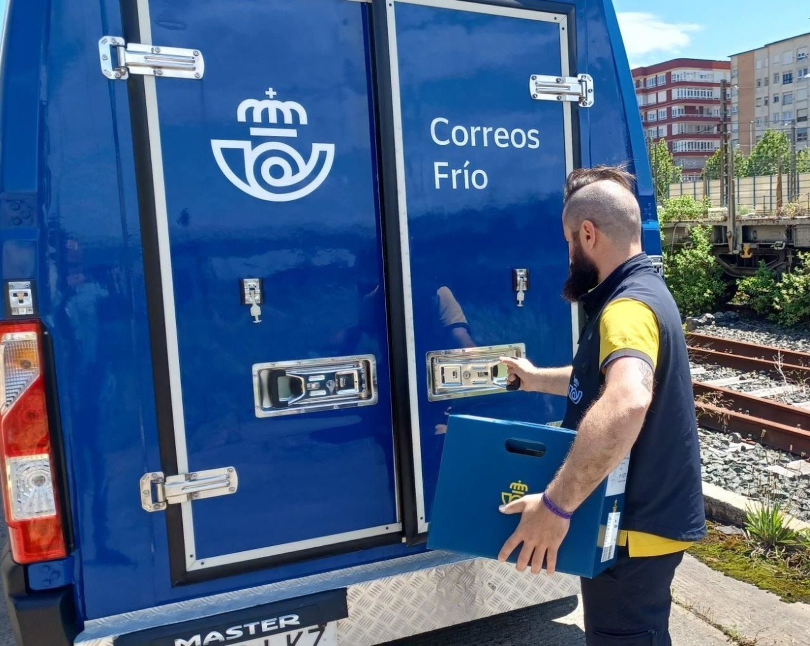 Imagen de un repartidor de Correos  Frío