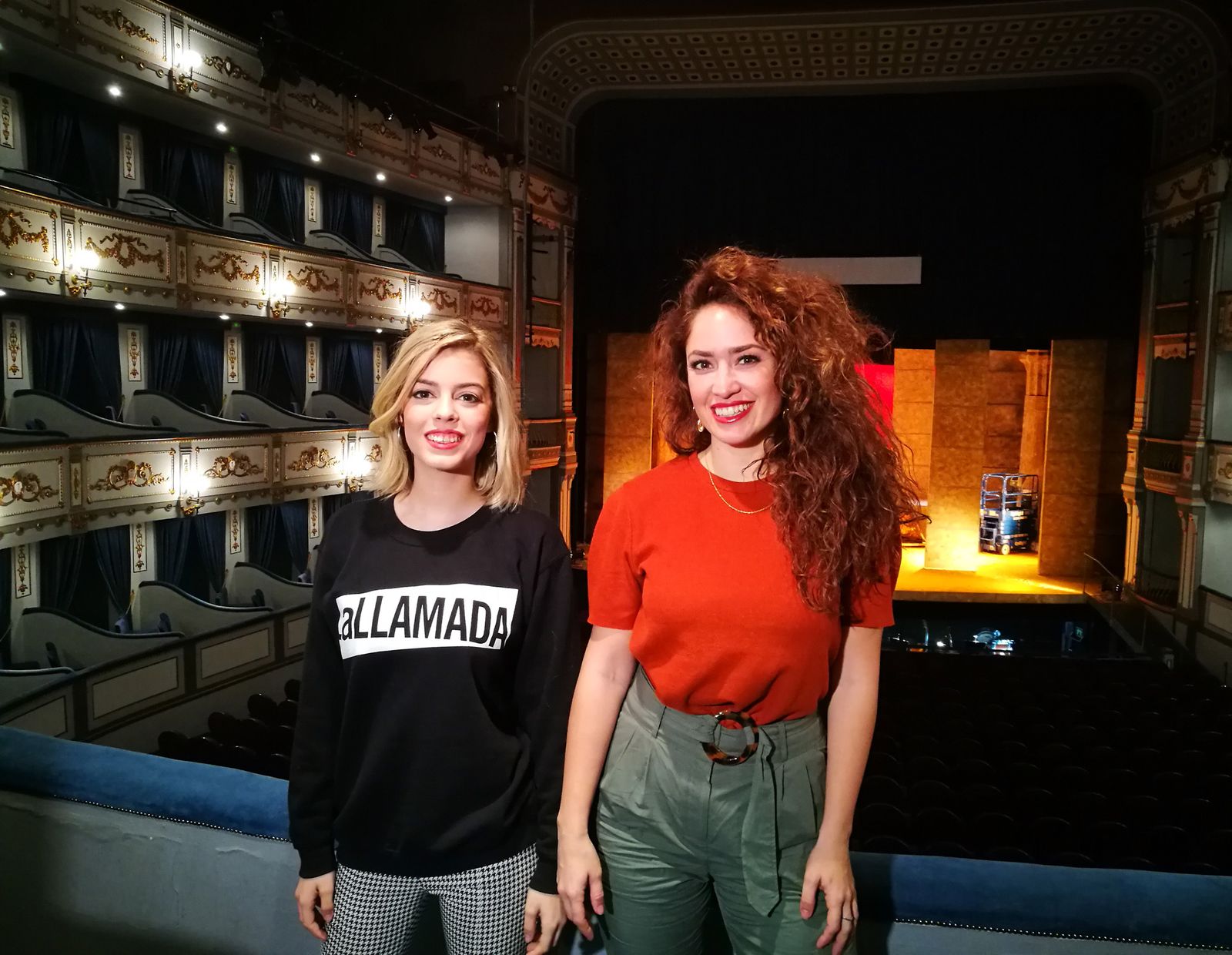 Nerea Rodríguez y Erika Bleda, protagonistas del musical ‘La llamada’  en el Teatro Cervantes.