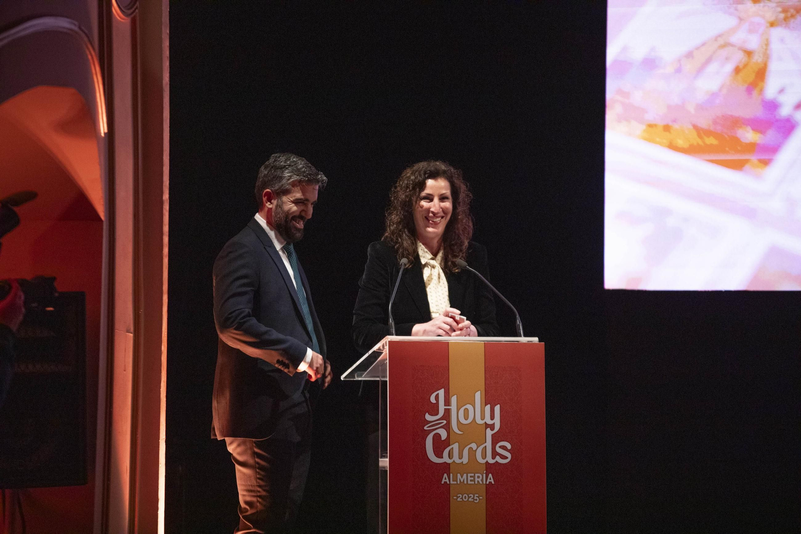 Imágenes de la presentación de las Holy Cards