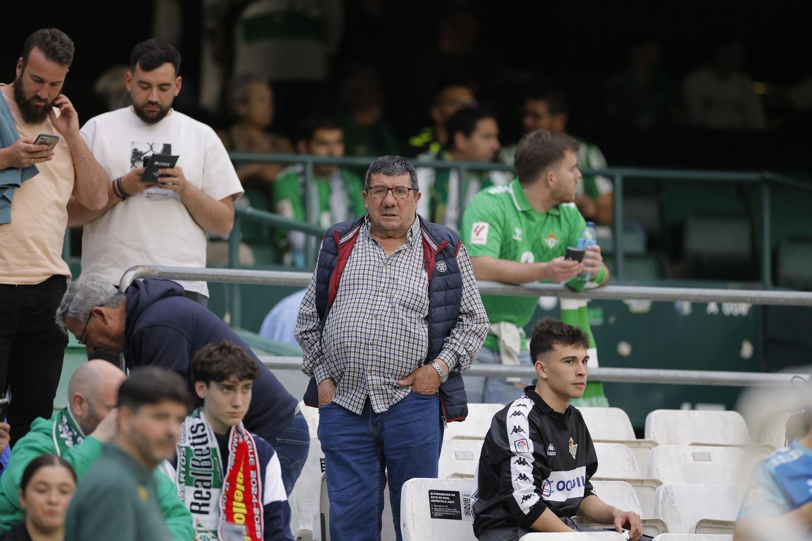 Búscate en las fotos del Betis - Jagiellonia