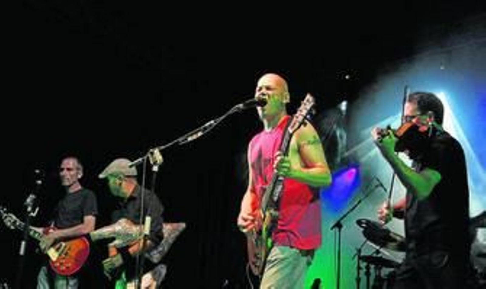 Celtas Cortos reunió a sus fans en la Plaza Vieja de Almería.