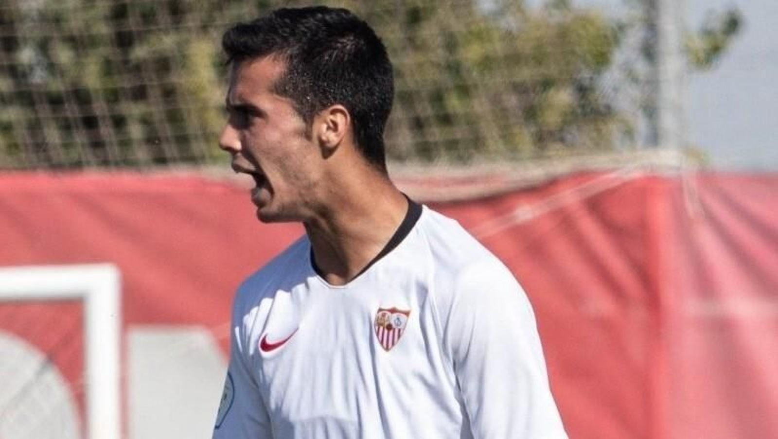 Juanma Bernal, en un partido con la camiseta del Sevilla.