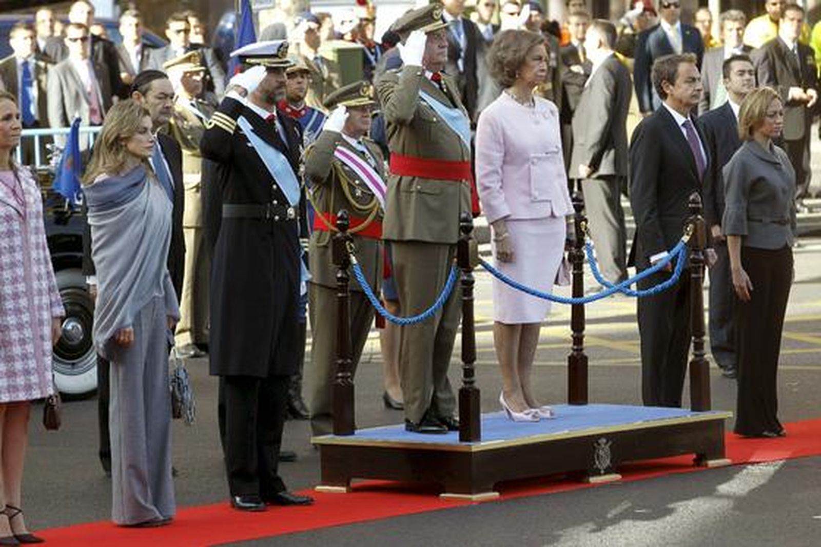 Desfile militar con motivo del día de la Fiesta Nacional. / EFE