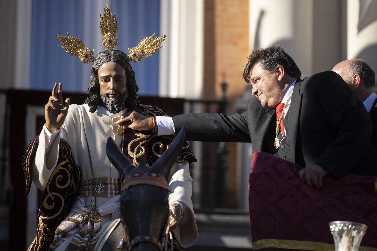 Imágenes de la salida extraordinaria de La Borriquita por las calles de Huelva