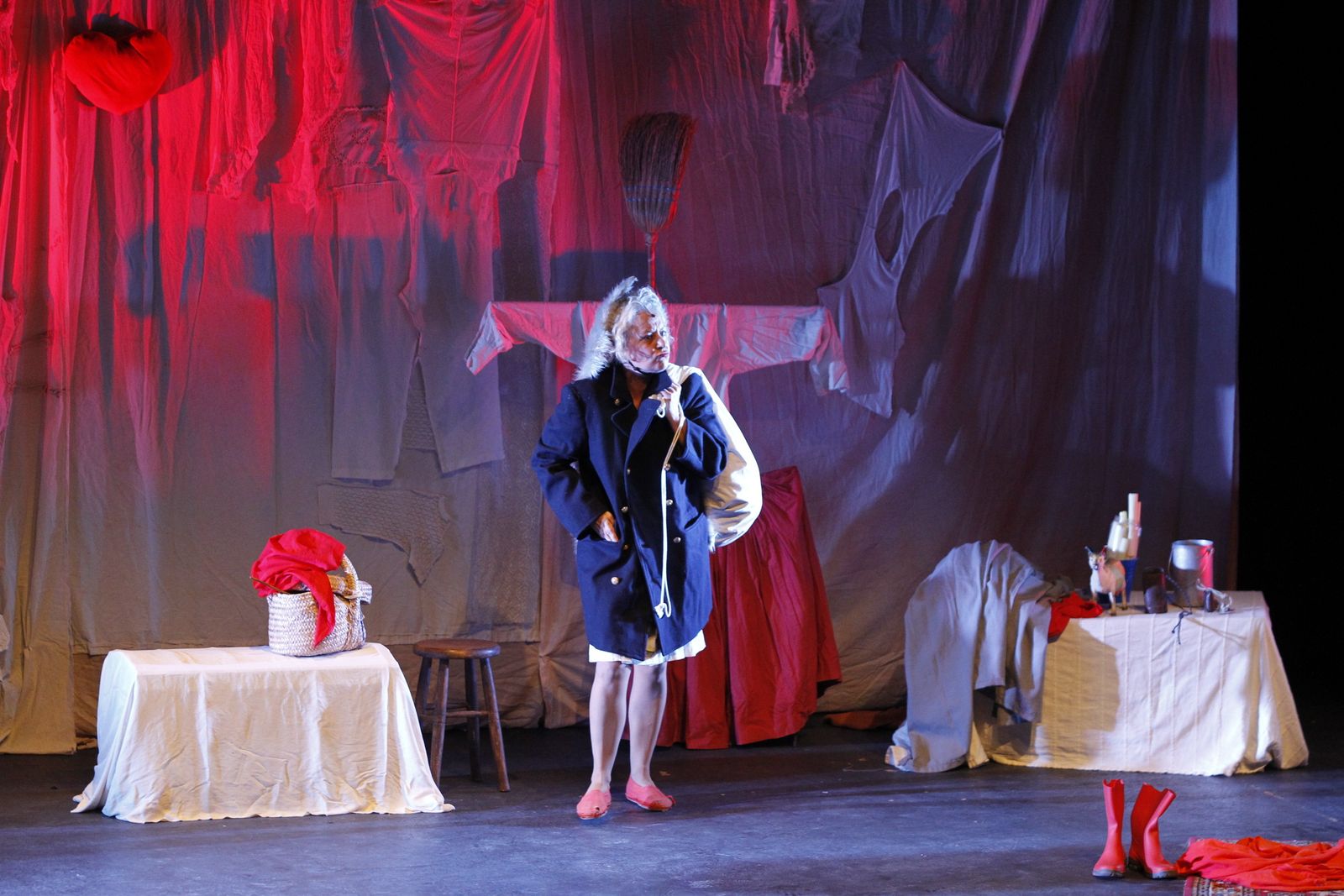 Fotogalería Festival Teatro El Ejido. Obra "El Desván de los Hermanos Grim"