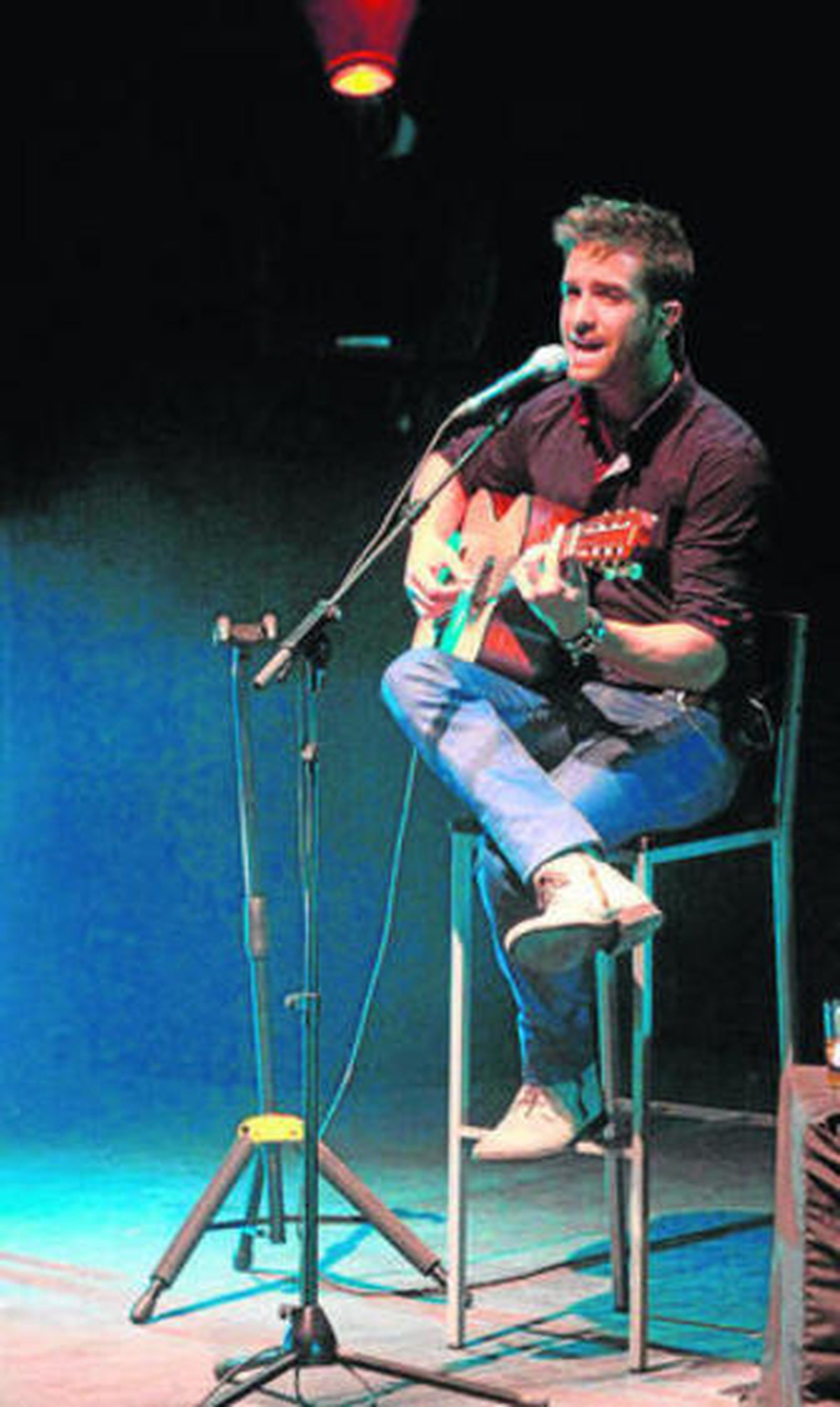 Pabo Alborán y su guitarra en una actuación reciente.