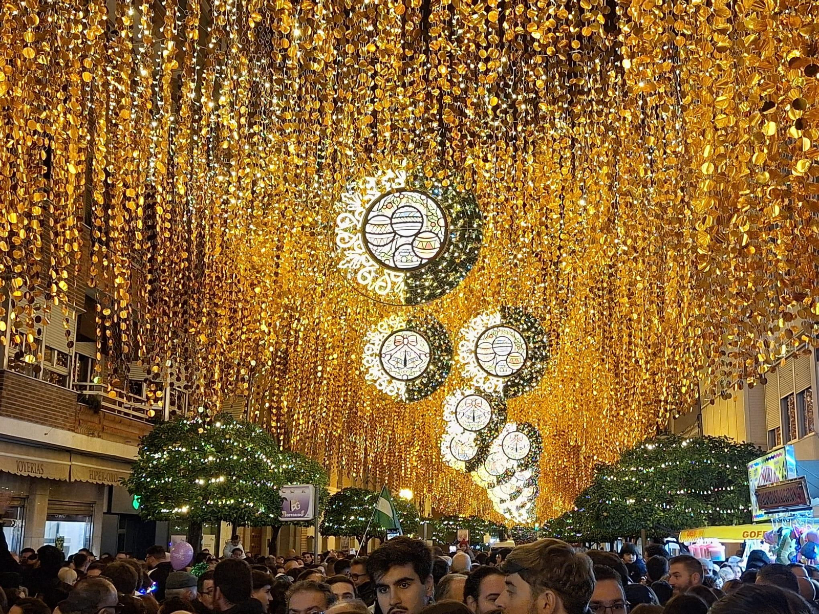 Las mejores fotos del encendido del alumbrado navideño de Puente Genil